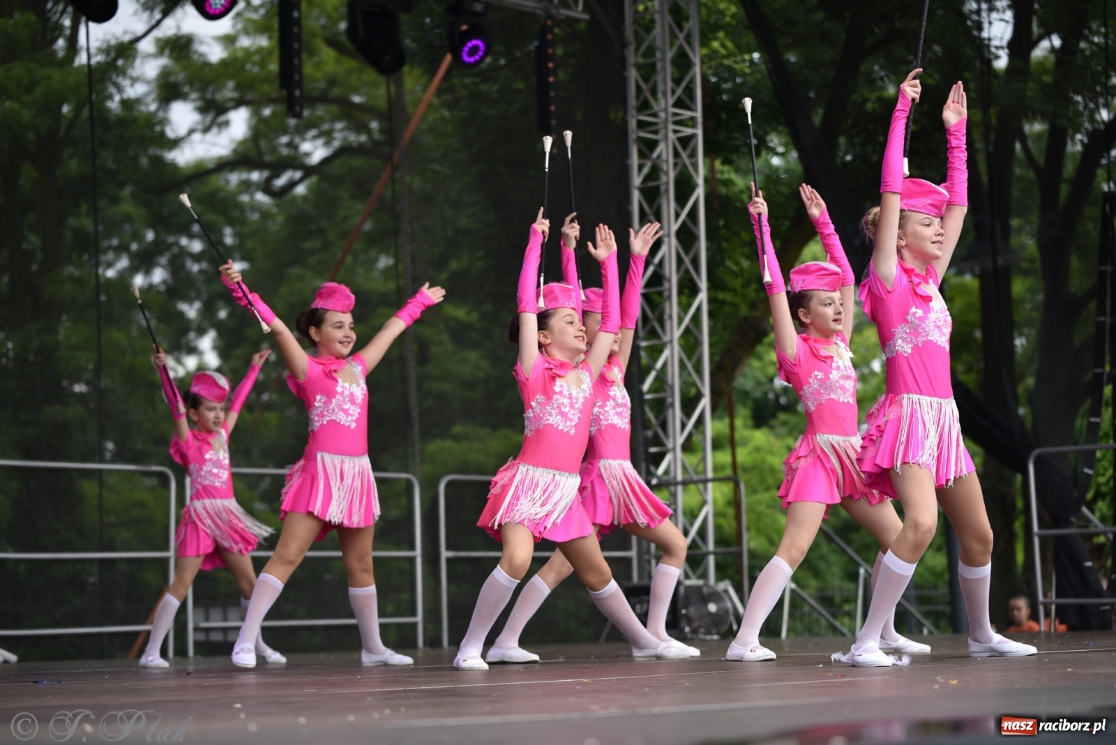 Zdjęcie w galerii na portalu naszraciborz.pl: I Ogólnopolski Mażoretkowy Zawrót Głowy Racibórz 2021 wiadomości z regionu