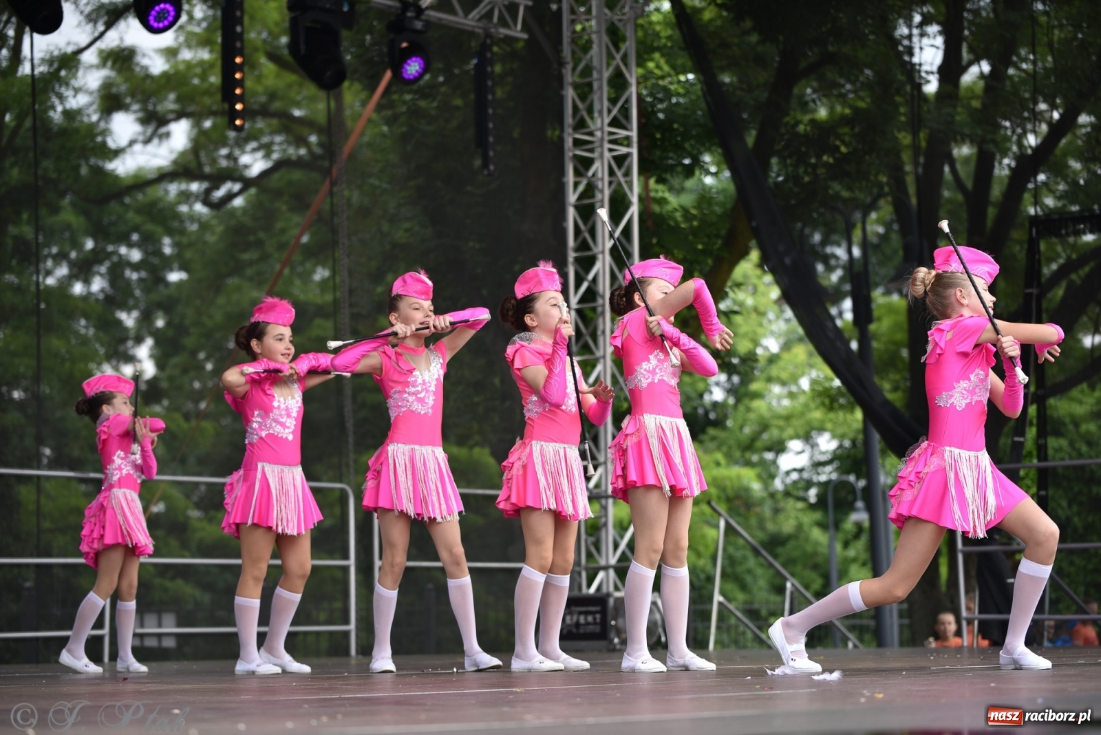 Zdjęcie w galerii na portalu naszraciborz.pl: I Ogólnopolski Mażoretkowy Zawrót Głowy Racibórz 2021 wiadomości z regionu