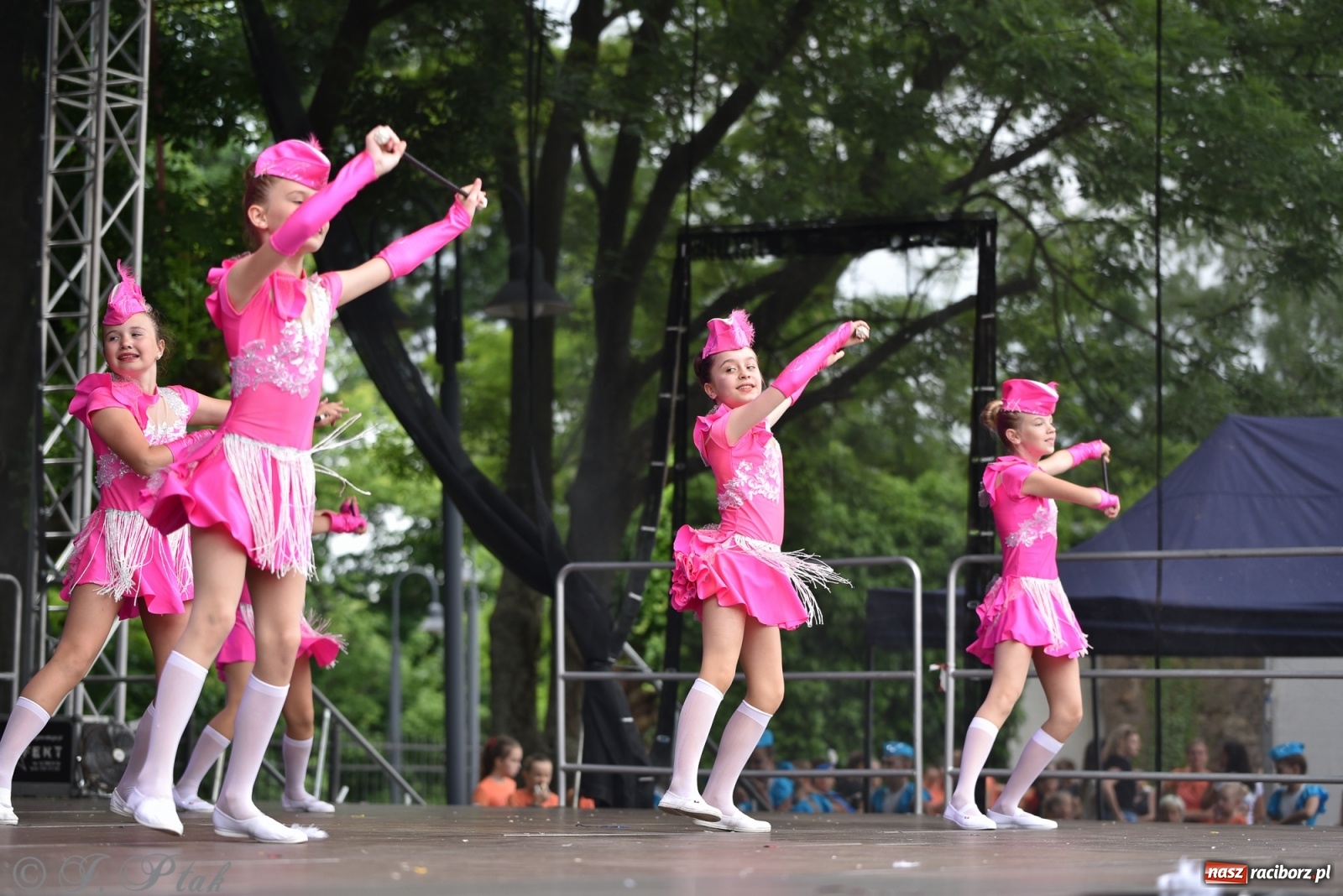 Zdjęcie w galerii na portalu naszraciborz.pl: I Ogólnopolski Mażoretkowy Zawrót Głowy Racibórz 2021 wiadomości z regionu