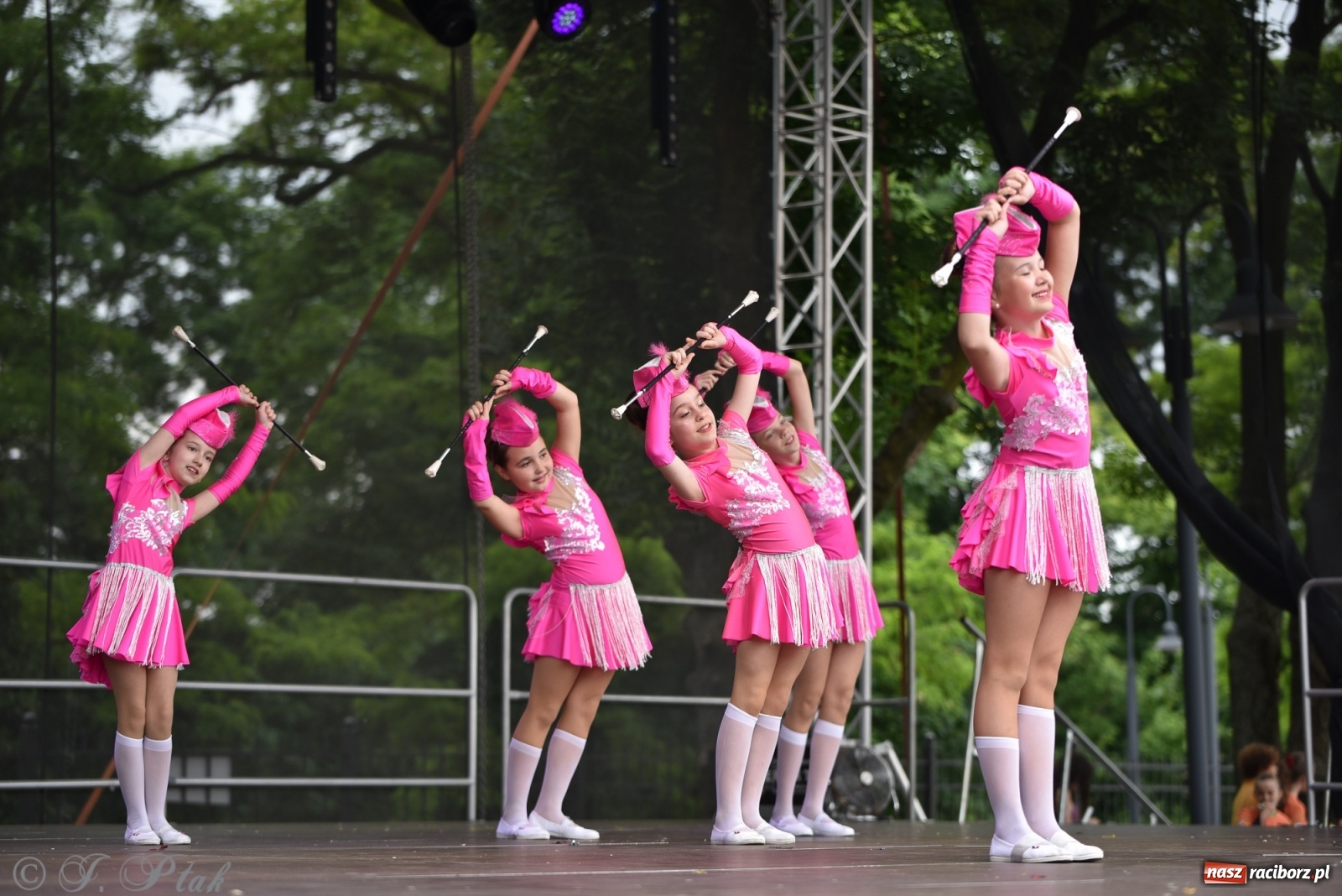 Zdjęcie w galerii na portalu naszraciborz.pl: I Ogólnopolski Mażoretkowy Zawrót Głowy Racibórz 2021 wiadomości z regionu