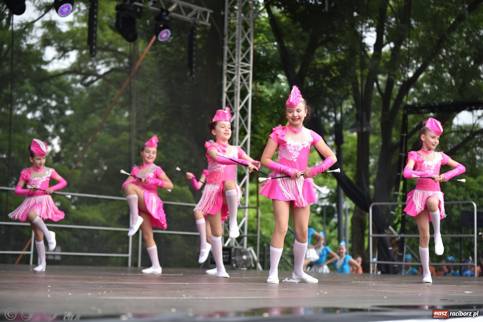 Zdjęcie w galerii na portalu naszraciborz.pl: I Ogólnopolski Mażoretkowy Zawrót Głowy Racibórz 2021 wiadomości z regionu