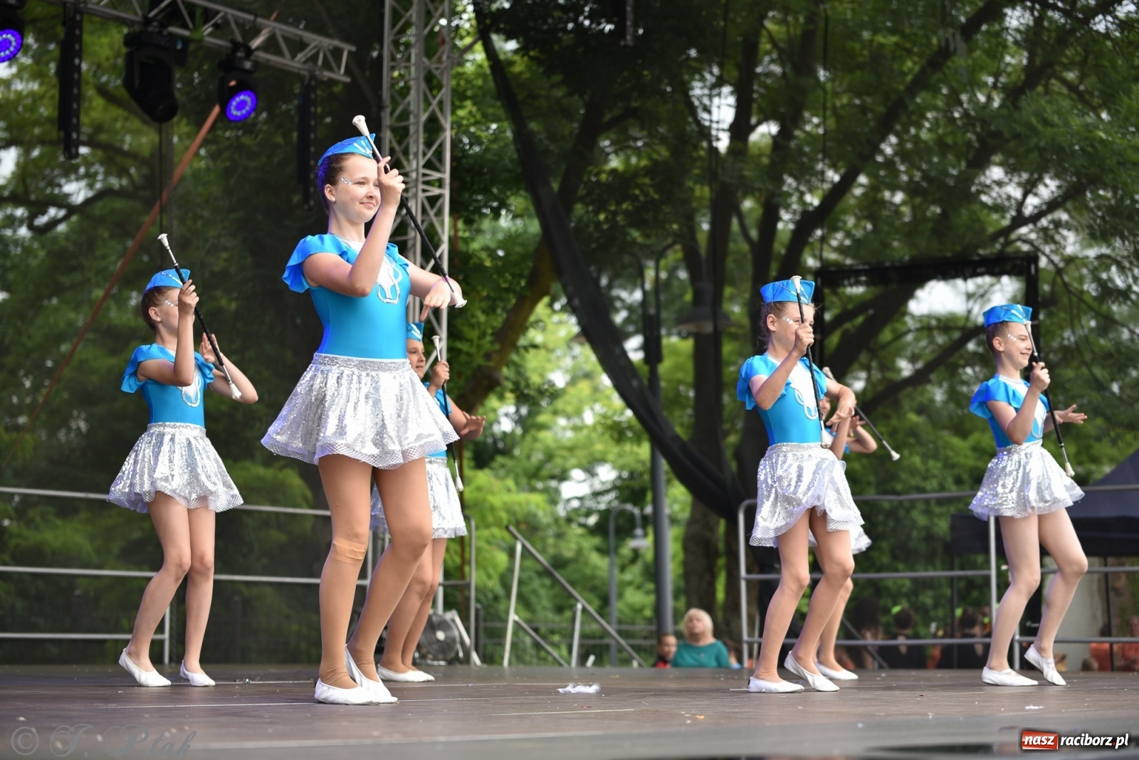 Zdjęcie w galerii na portalu naszraciborz.pl: I Ogólnopolski Mażoretkowy Zawrót Głowy Racibórz 2021 wiadomości z regionu