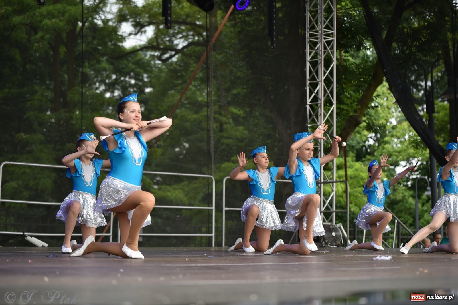 Zdjęcie w galerii na portalu naszraciborz.pl: I Ogólnopolski Mażoretkowy Zawrót Głowy Racibórz 2021 wiadomości z regionu