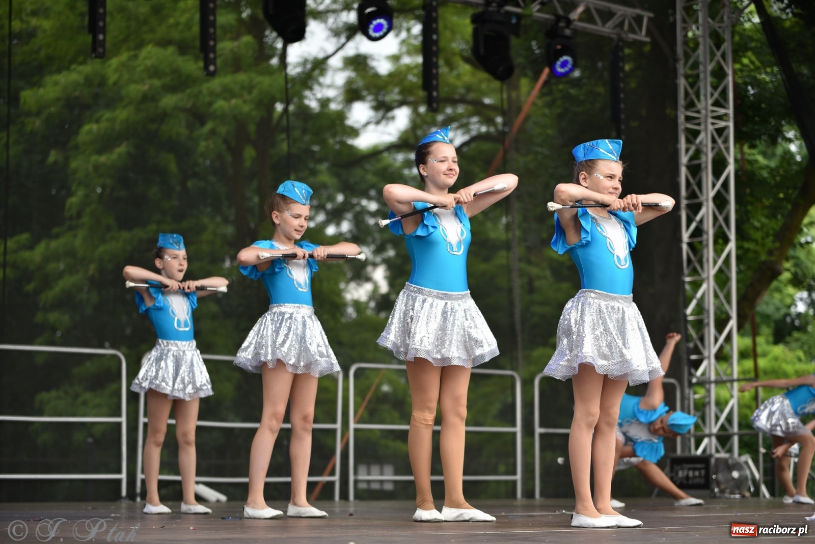 Zdjęcie w galerii na portalu naszraciborz.pl: I Ogólnopolski Mażoretkowy Zawrót Głowy Racibórz 2021 wiadomości z regionu