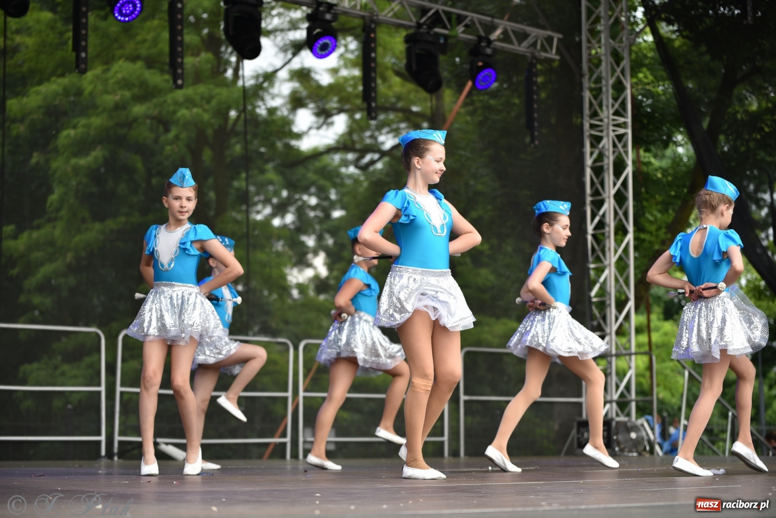 Zdjęcie w galerii na portalu naszraciborz.pl: I Ogólnopolski Mażoretkowy Zawrót Głowy Racibórz 2021 wiadomości z regionu