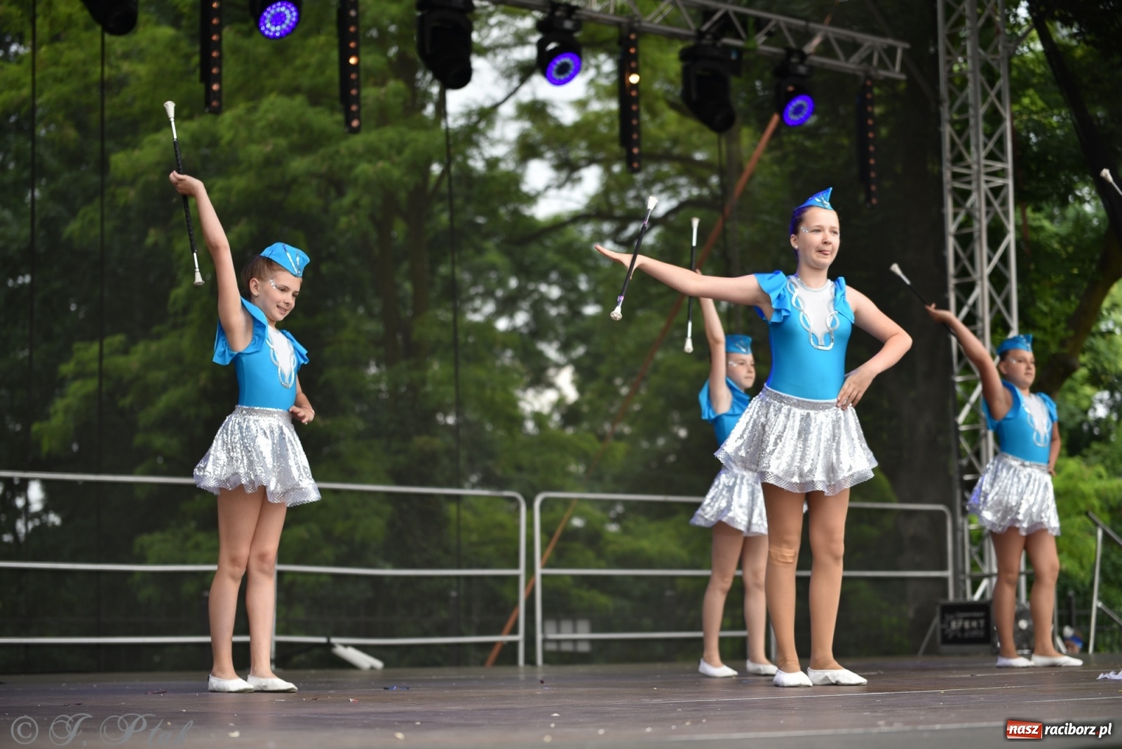 Zdjęcie w galerii na portalu naszraciborz.pl: I Ogólnopolski Mażoretkowy Zawrót Głowy Racibórz 2021 wiadomości z regionu