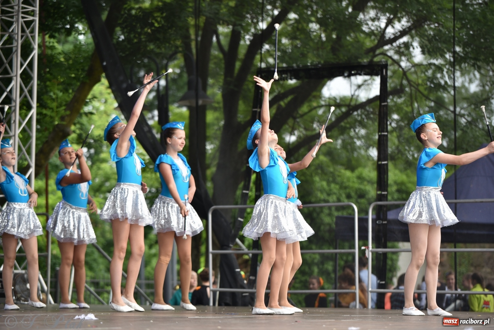 Zdjęcie w galerii na portalu naszraciborz.pl: I Ogólnopolski Mażoretkowy Zawrót Głowy Racibórz 2021 wiadomości z regionu