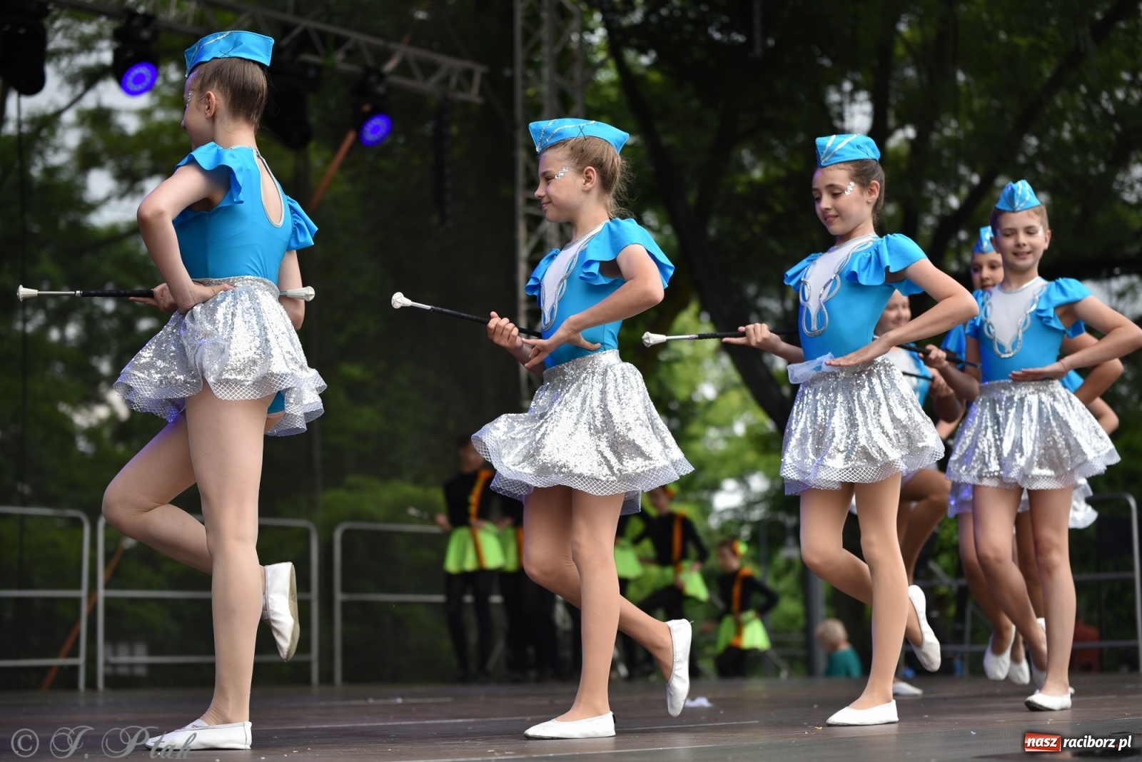 Zdjęcie w galerii na portalu naszraciborz.pl: I Ogólnopolski Mażoretkowy Zawrót Głowy Racibórz 2021 wiadomości z regionu