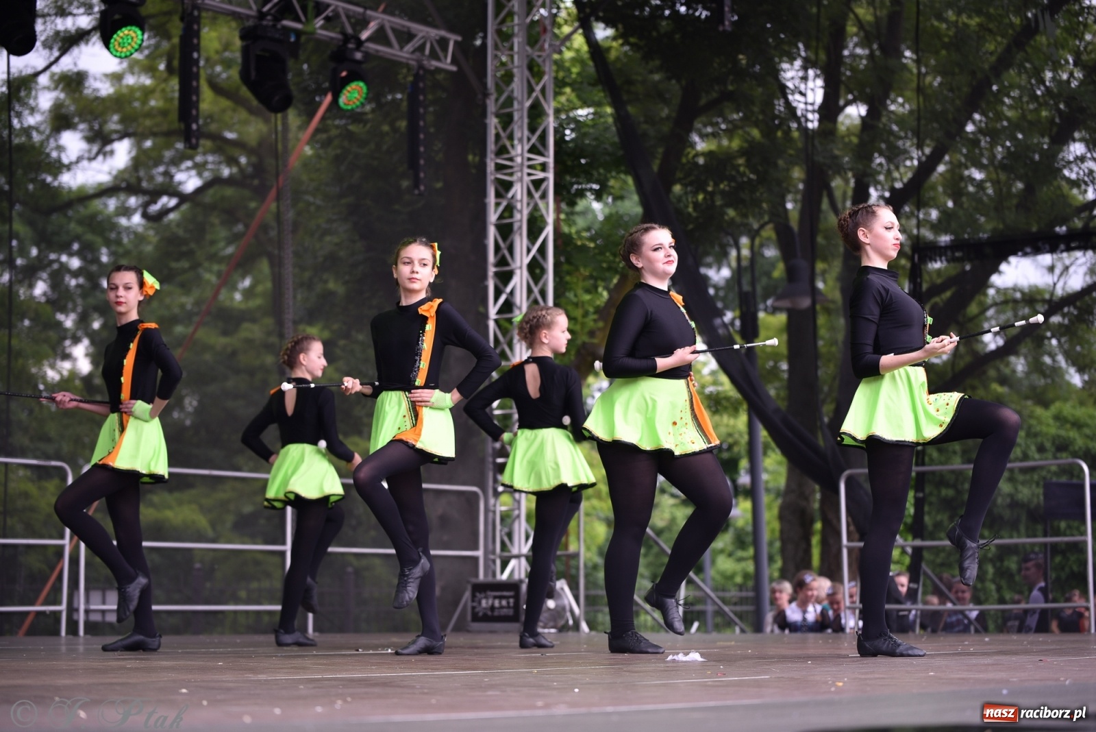 Zdjęcie w galerii na portalu naszraciborz.pl: I Ogólnopolski Mażoretkowy Zawrót Głowy Racibórz 2021 wiadomości z regionu