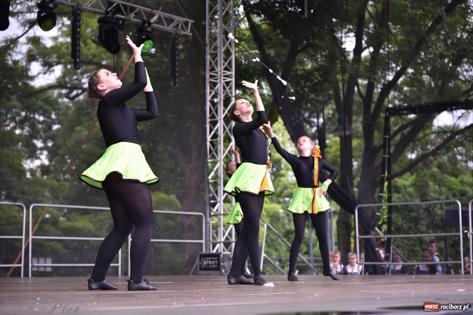 Zdjęcie w galerii na portalu naszraciborz.pl: I Ogólnopolski Mażoretkowy Zawrót Głowy Racibórz 2021 wiadomości z regionu