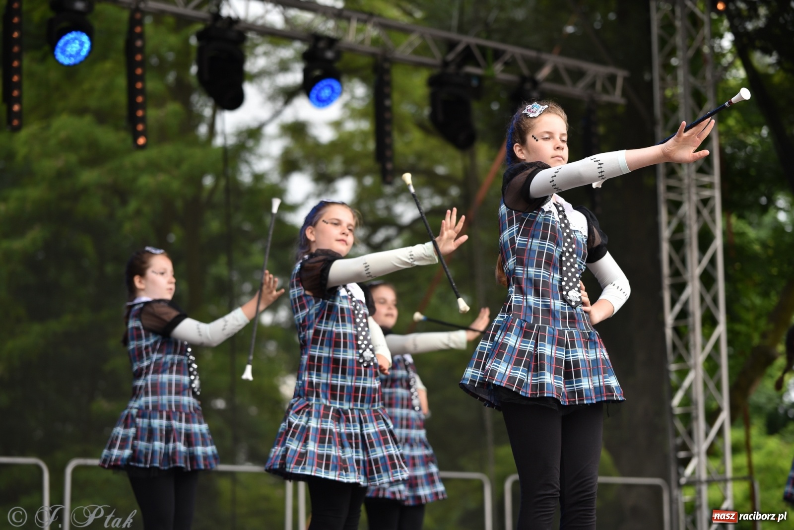 Zdjęcie w galerii na portalu naszraciborz.pl: I Ogólnopolski Mażoretkowy Zawrót Głowy Racibórz 2021 wiadomości z regionu