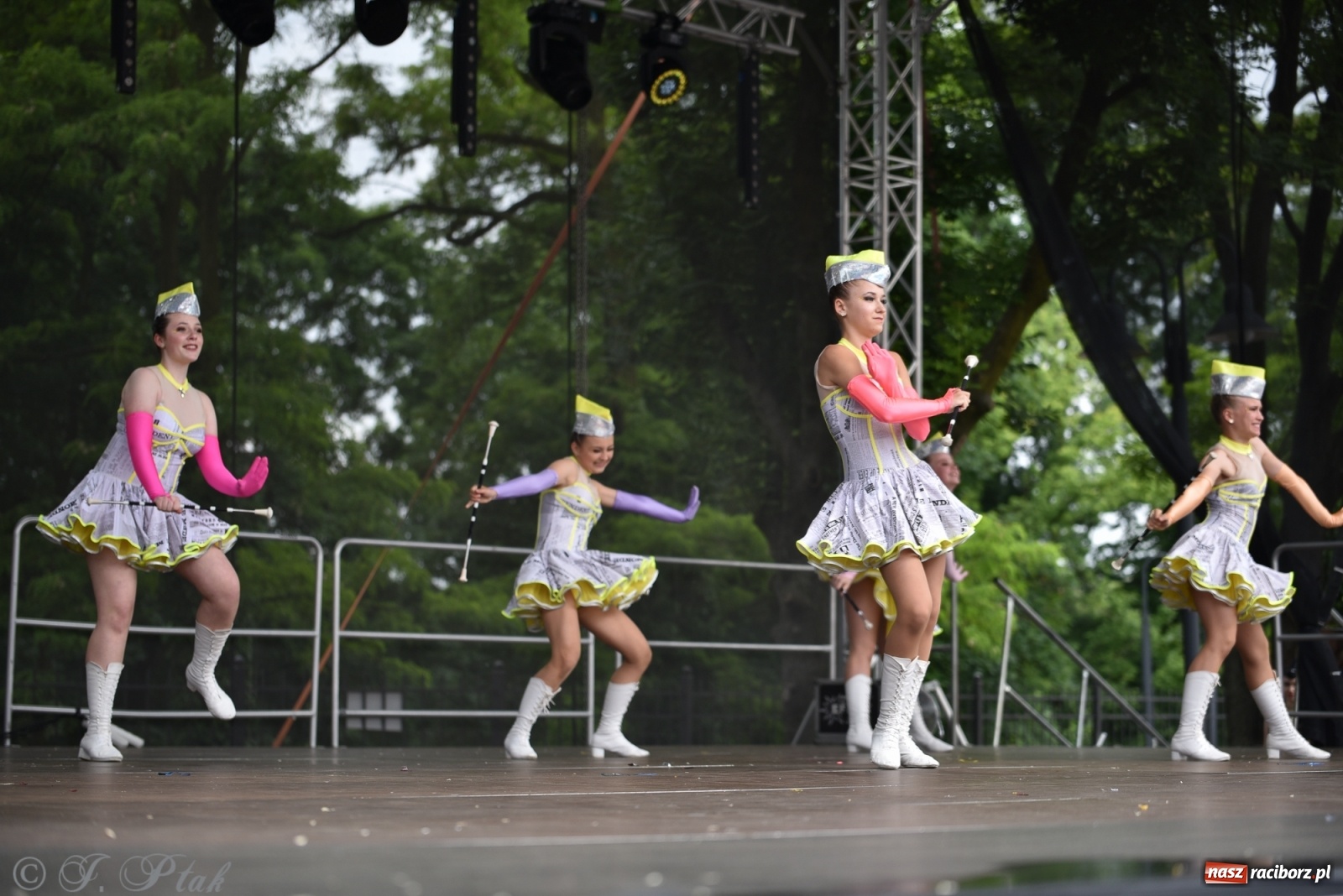 Zdjęcie w galerii na portalu naszraciborz.pl: I Ogólnopolski Mażoretkowy Zawrót Głowy Racibórz 2021 wiadomości z regionu