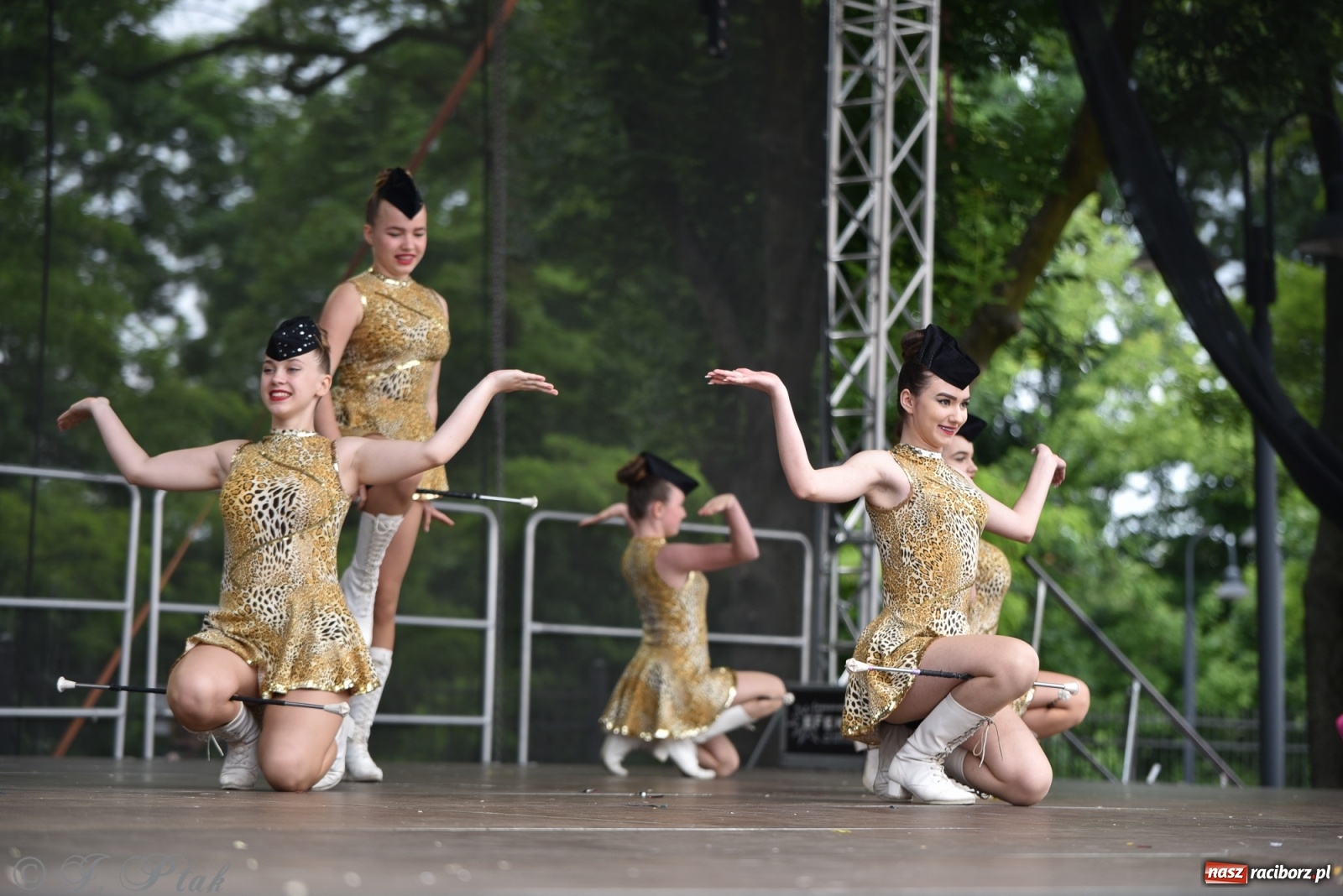 Zdjęcie w galerii na portalu naszraciborz.pl: I Ogólnopolski Mażoretkowy Zawrót Głowy Racibórz 2021 wiadomości z regionu