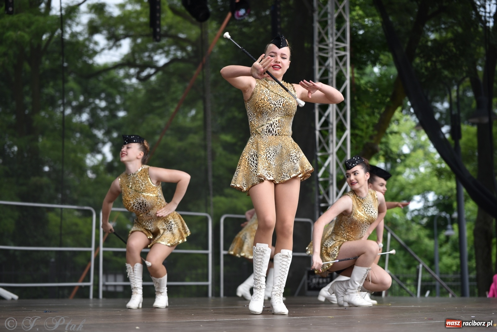 Zdjęcie w galerii na portalu naszraciborz.pl: I Ogólnopolski Mażoretkowy Zawrót Głowy Racibórz 2021 wiadomości z regionu