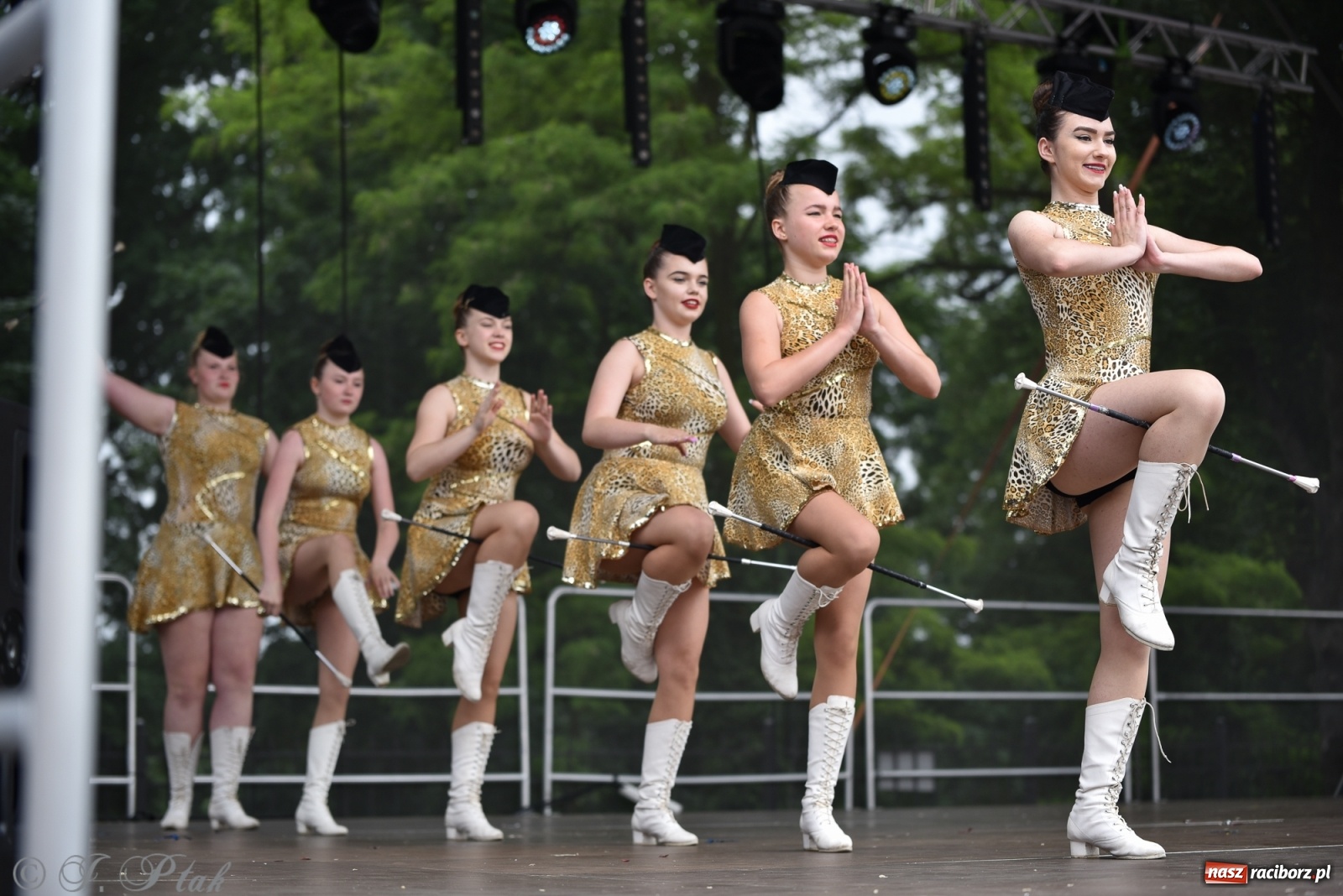 Zdjęcie w galerii na portalu naszraciborz.pl: I Ogólnopolski Mażoretkowy Zawrót Głowy Racibórz 2021 wiadomości z regionu