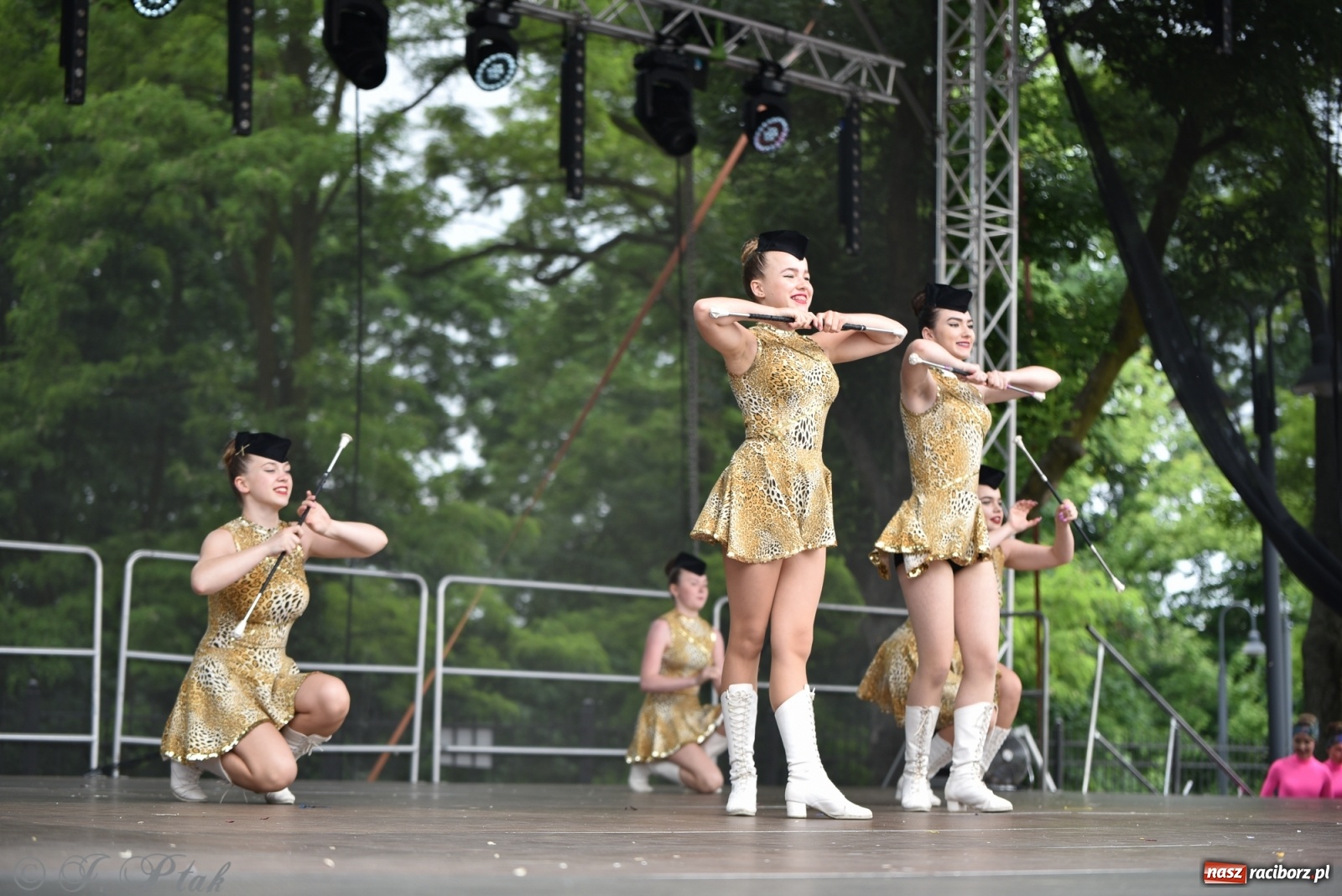 Zdjęcie w galerii na portalu naszraciborz.pl: I Ogólnopolski Mażoretkowy Zawrót Głowy Racibórz 2021 wiadomości z regionu