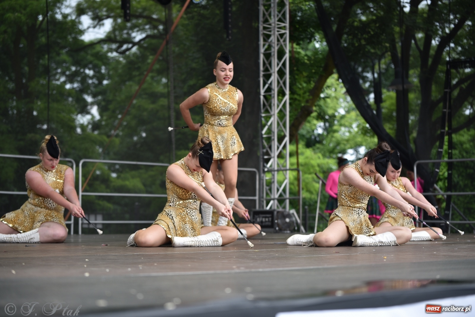 Zdjęcie w galerii na portalu naszraciborz.pl: I Ogólnopolski Mażoretkowy Zawrót Głowy Racibórz 2021 wiadomości z regionu