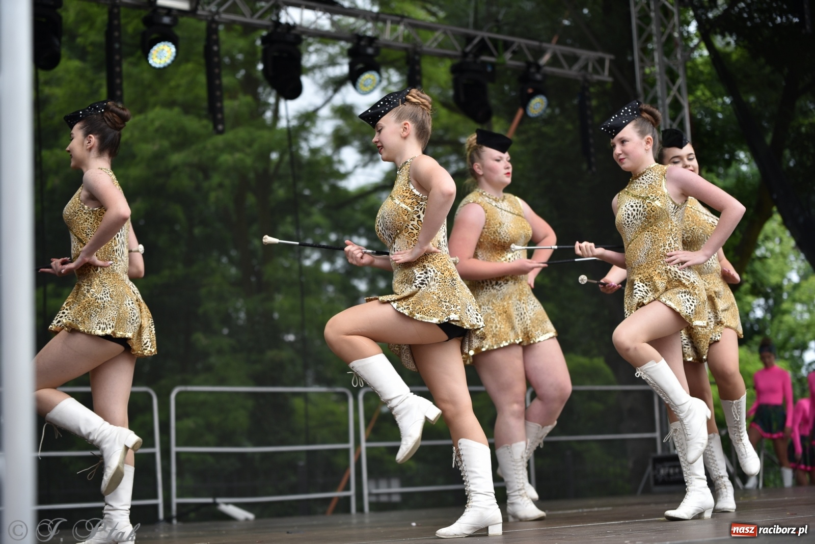 Zdjęcie w galerii na portalu naszraciborz.pl: I Ogólnopolski Mażoretkowy Zawrót Głowy Racibórz 2021 wiadomości z regionu