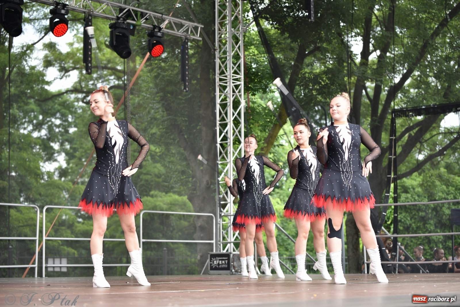 Zdjęcie w galerii na portalu naszraciborz.pl: I Ogólnopolski Mażoretkowy Zawrót Głowy Racibórz 2021 wiadomości z regionu