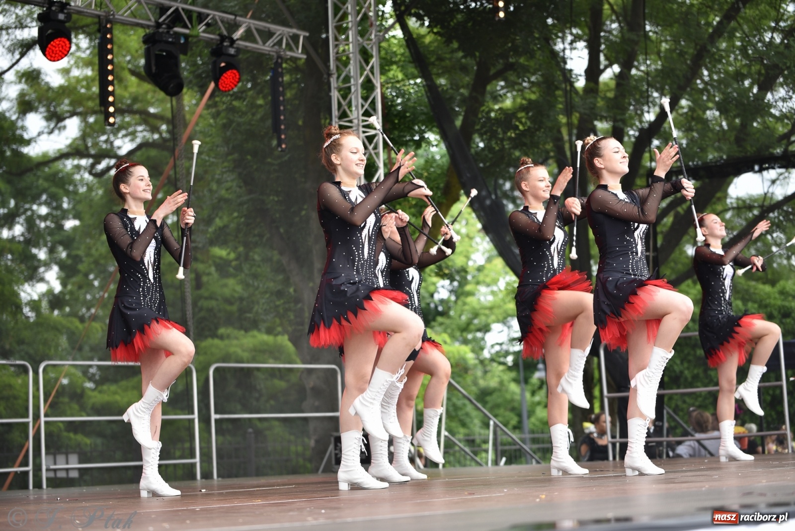 Zdjęcie w galerii na portalu naszraciborz.pl: I Ogólnopolski Mażoretkowy Zawrót Głowy Racibórz 2021 wiadomości z regionu