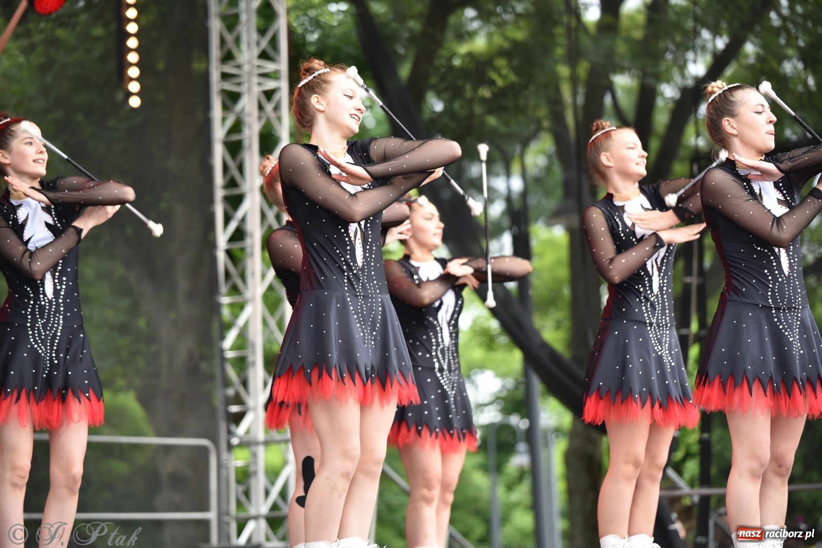 Zdjęcie w galerii na portalu naszraciborz.pl: I Ogólnopolski Mażoretkowy Zawrót Głowy Racibórz 2021 wiadomości z regionu