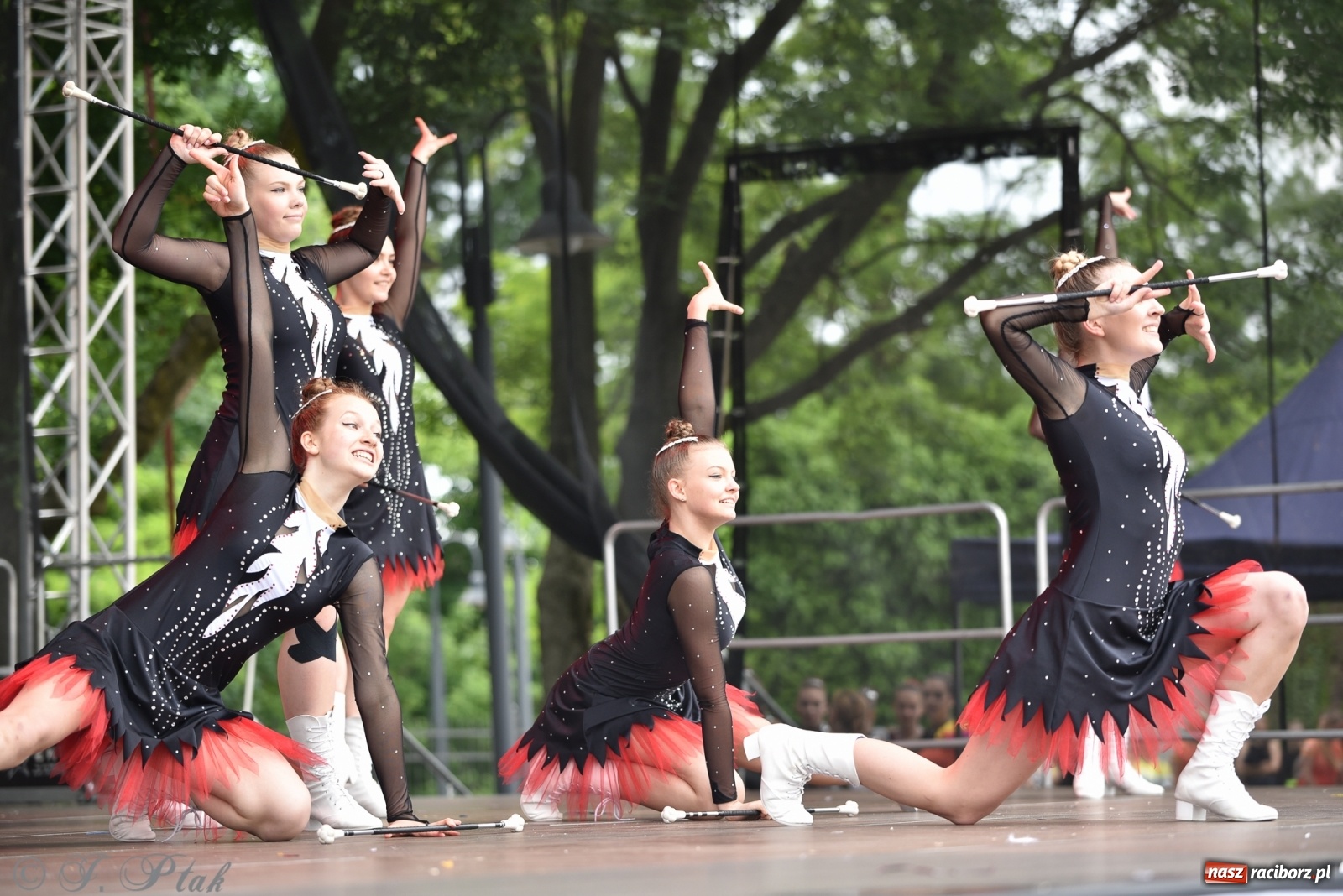 Zdjęcie w galerii na portalu naszraciborz.pl: I Ogólnopolski Mażoretkowy Zawrót Głowy Racibórz 2021 wiadomości z regionu