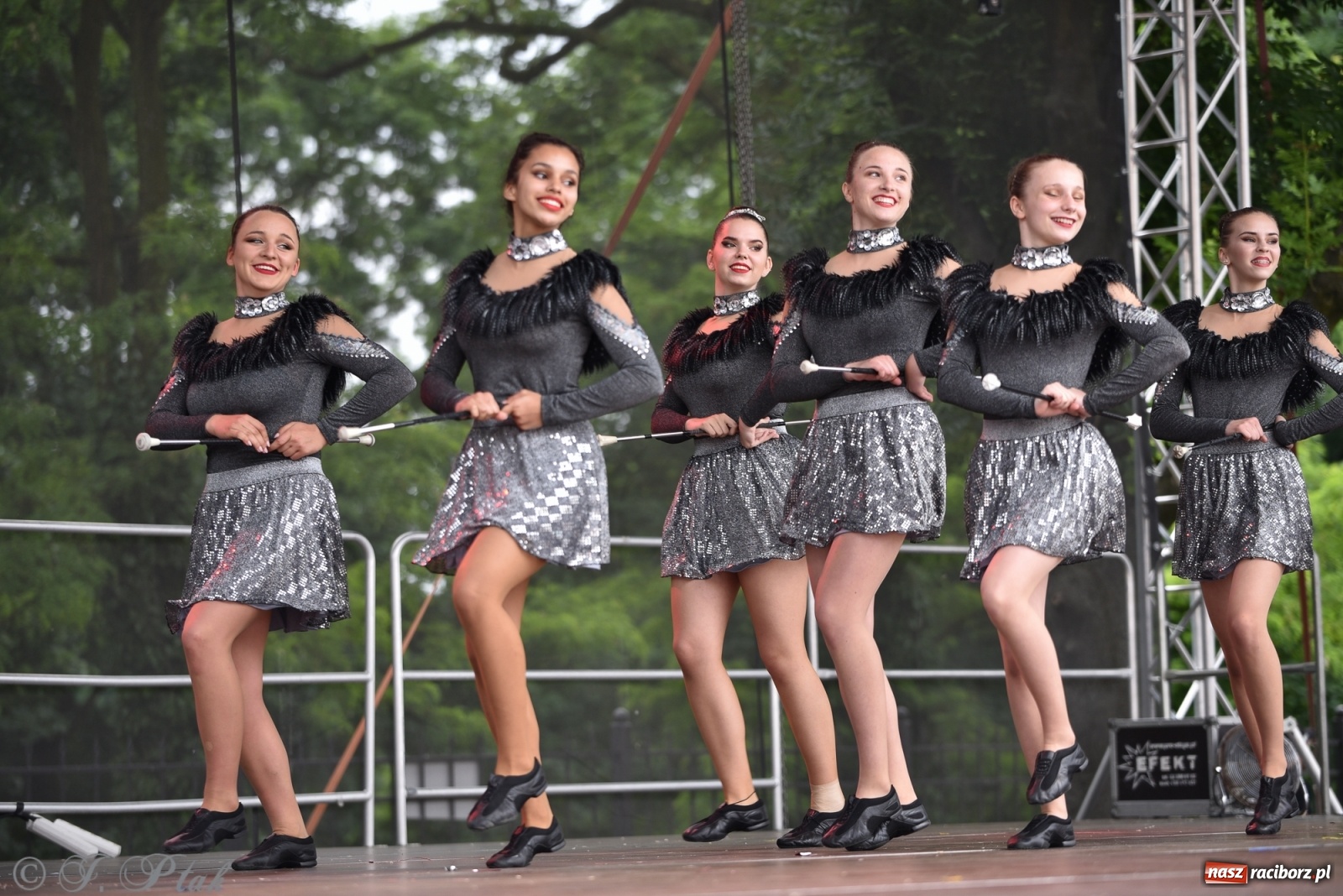 Zdjęcie w galerii na portalu naszraciborz.pl: I Ogólnopolski Mażoretkowy Zawrót Głowy Racibórz 2021 wiadomości z regionu