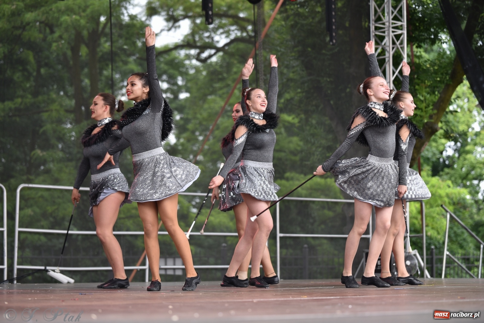 Zdjęcie w galerii na portalu naszraciborz.pl: I Ogólnopolski Mażoretkowy Zawrót Głowy Racibórz 2021 wiadomości z regionu