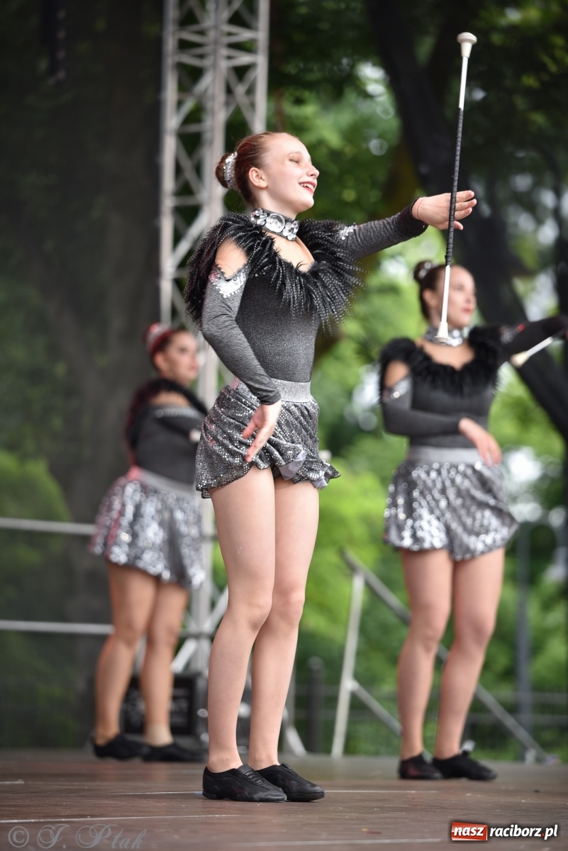 Zdjęcie w galerii na portalu naszraciborz.pl: I Ogólnopolski Mażoretkowy Zawrót Głowy Racibórz 2021 wiadomości z regionu