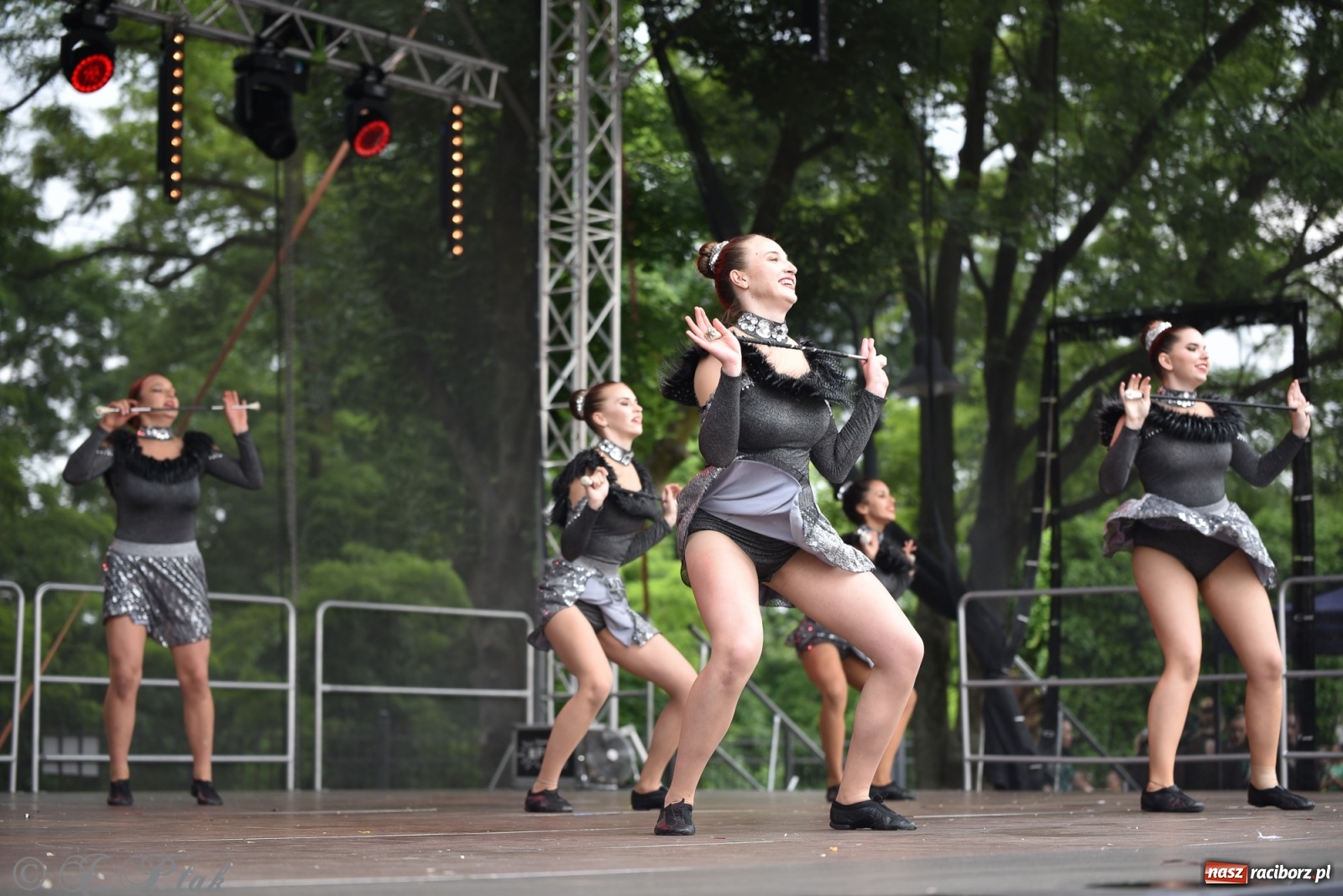 Zdjęcie w galerii na portalu naszraciborz.pl: I Ogólnopolski Mażoretkowy Zawrót Głowy Racibórz 2021 wiadomości z regionu