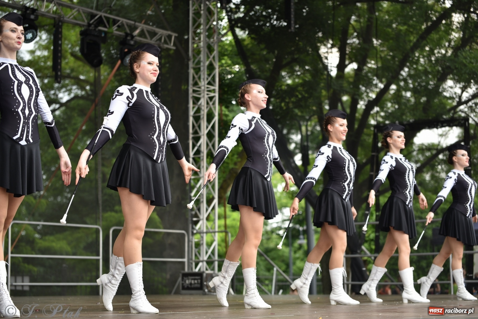 Zdjęcie w galerii na portalu naszraciborz.pl: I Ogólnopolski Mażoretkowy Zawrót Głowy Racibórz 2021 wiadomości z regionu