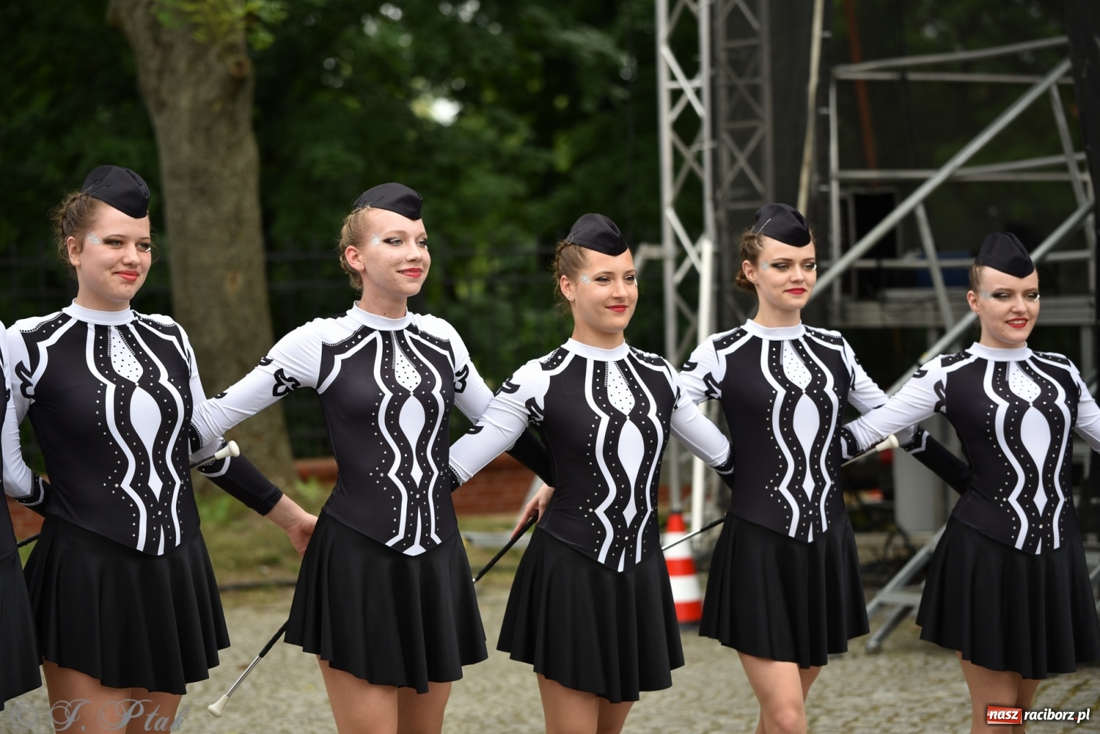 Zdjęcie w galerii na portalu naszraciborz.pl: I Ogólnopolski Mażoretkowy Zawrót Głowy Racibórz 2021 wiadomości z regionu