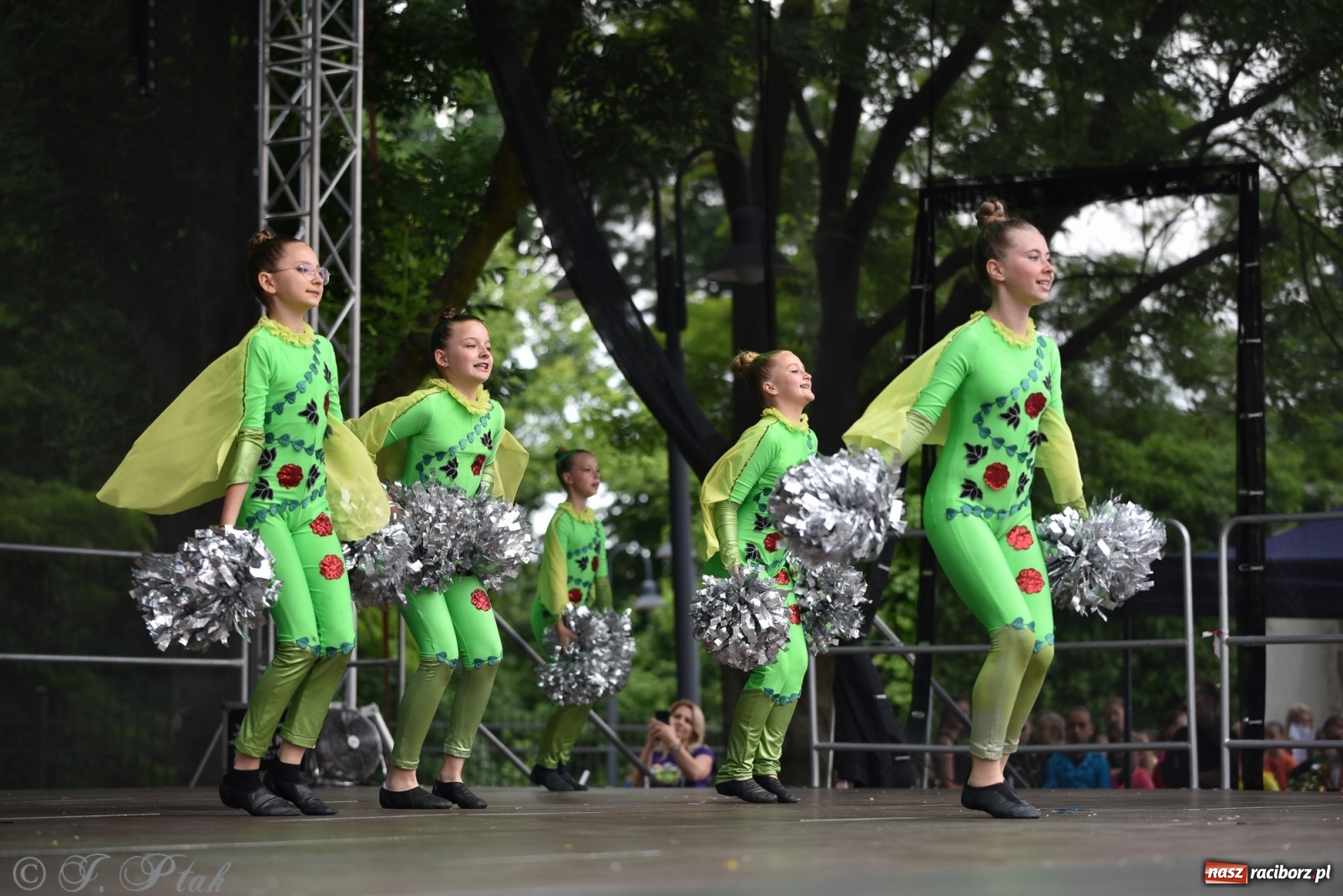 Zdjęcie w galerii na portalu naszraciborz.pl: I Ogólnopolski Mażoretkowy Zawrót Głowy Racibórz 2021 wiadomości z regionu