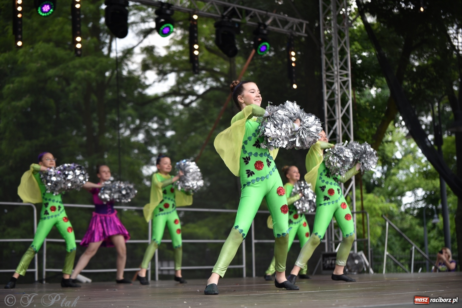 Zdjęcie w galerii na portalu naszraciborz.pl: I Ogólnopolski Mażoretkowy Zawrót Głowy Racibórz 2021 wiadomości z regionu