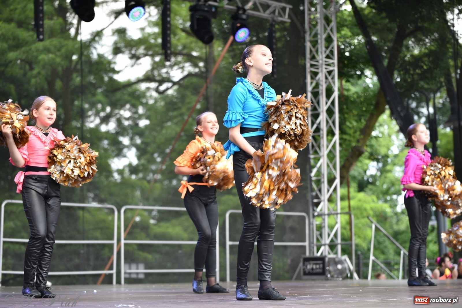 Zdjęcie w galerii na portalu naszraciborz.pl: I Ogólnopolski Mażoretkowy Zawrót Głowy Racibórz 2021 wiadomości z regionu