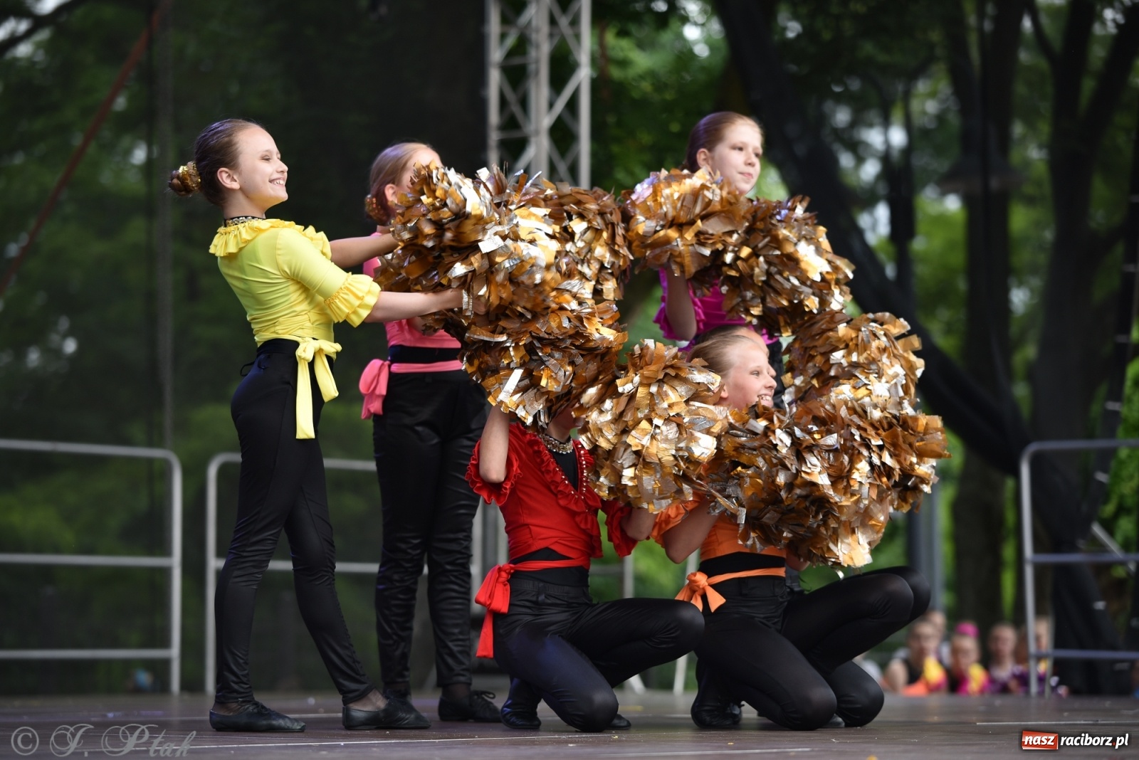 Zdjęcie w galerii na portalu naszraciborz.pl: I Ogólnopolski Mażoretkowy Zawrót Głowy Racibórz 2021 wiadomości z regionu