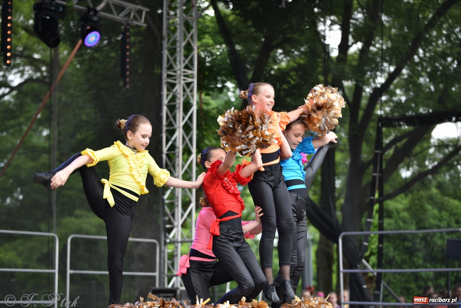 Zdjęcie w galerii na portalu naszraciborz.pl: I Ogólnopolski Mażoretkowy Zawrót Głowy Racibórz 2021 wiadomości z regionu