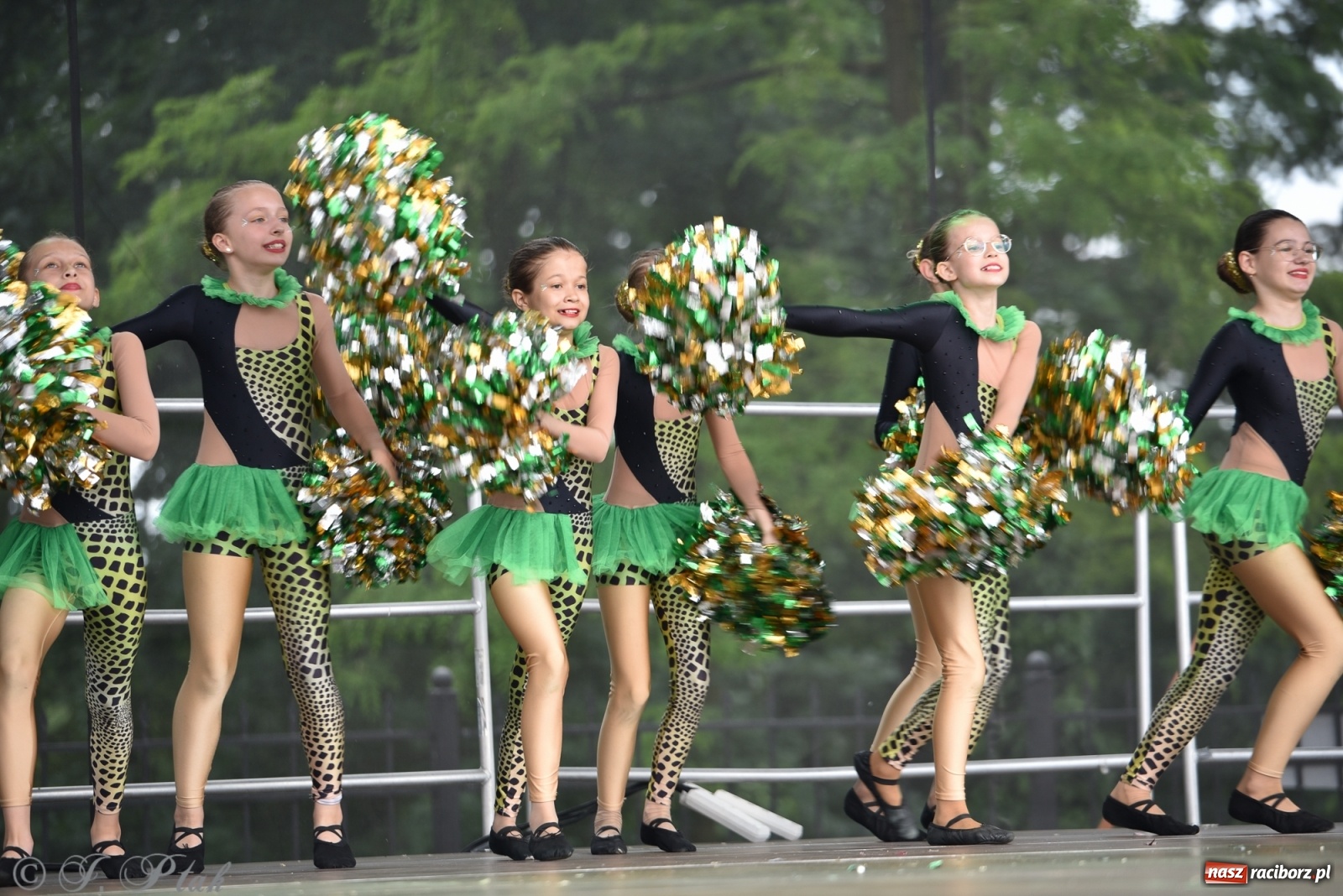 Zdjęcie w galerii na portalu naszraciborz.pl: I Ogólnopolski Mażoretkowy Zawrót Głowy Racibórz 2021 wiadomości z regionu