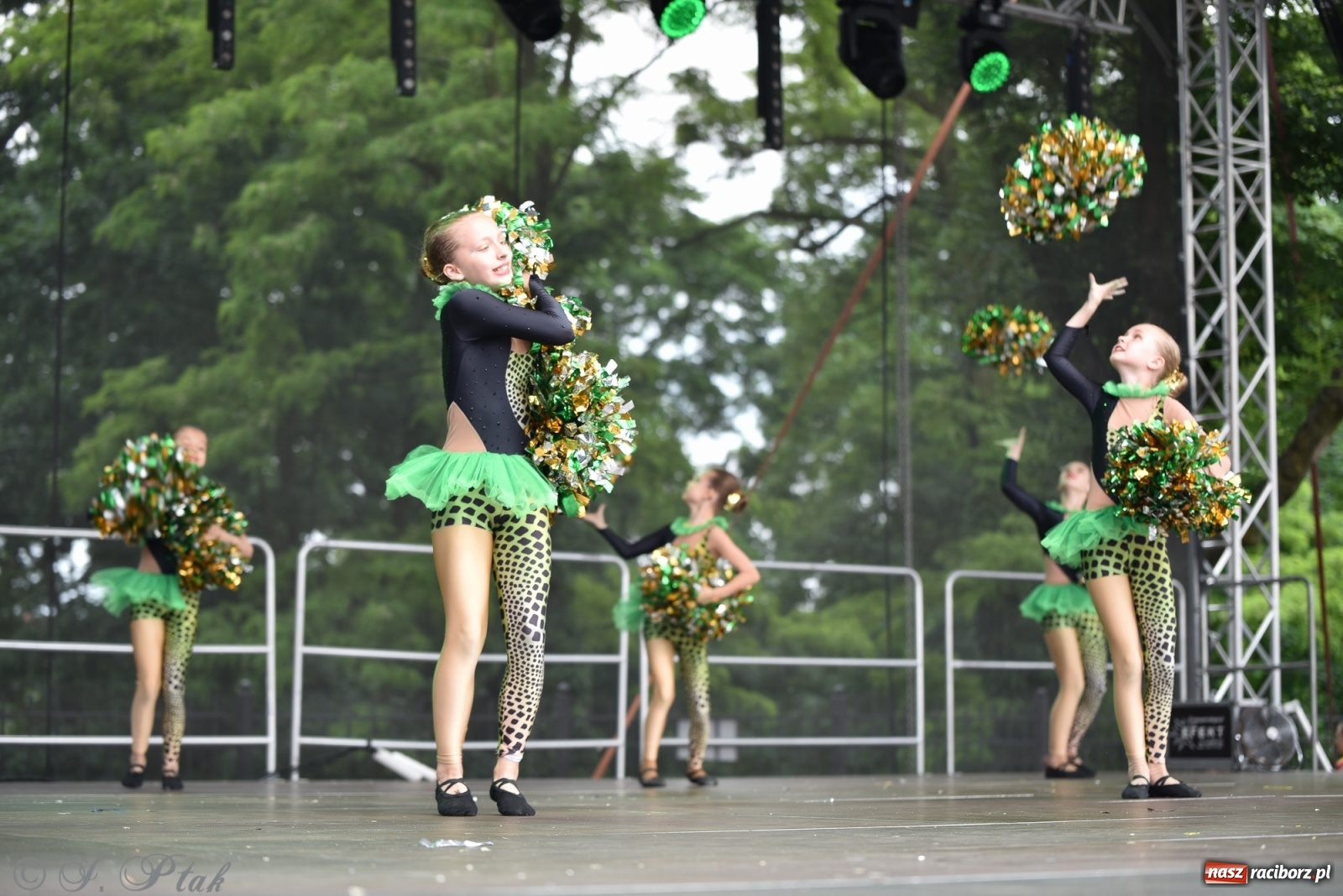 Zdjęcie w galerii na portalu naszraciborz.pl: I Ogólnopolski Mażoretkowy Zawrót Głowy Racibórz 2021 wiadomości z regionu