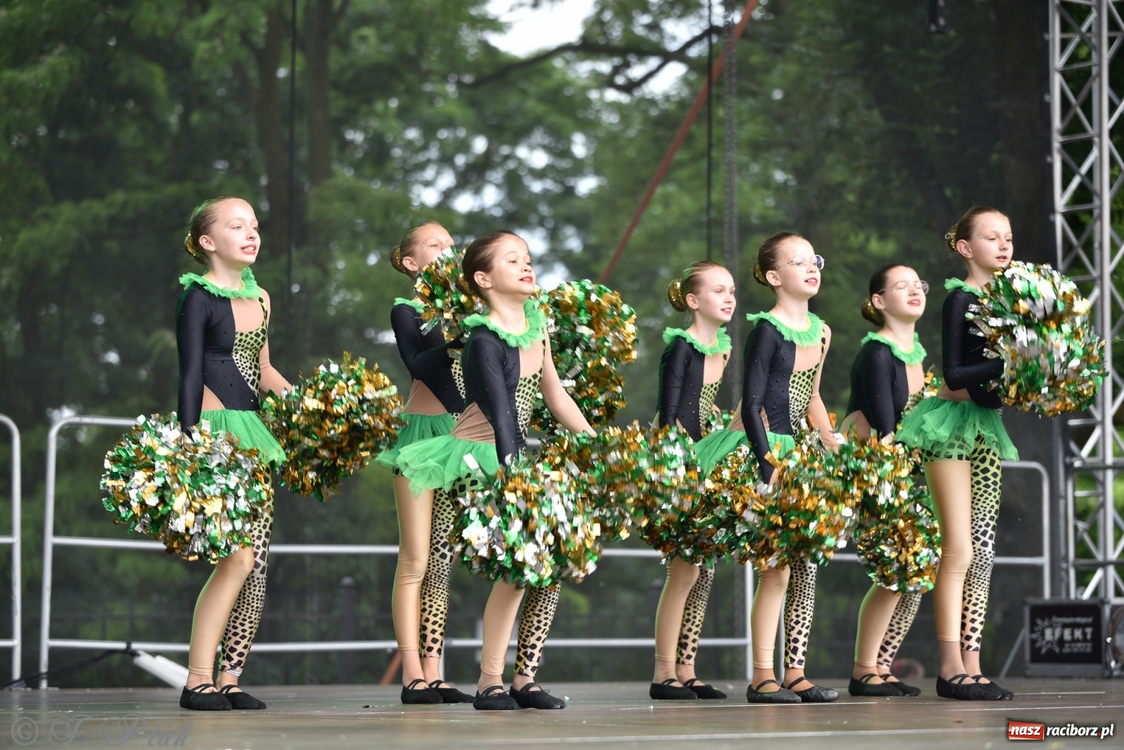 Zdjęcie w galerii na portalu naszraciborz.pl: I Ogólnopolski Mażoretkowy Zawrót Głowy Racibórz 2021 wiadomości z regionu
