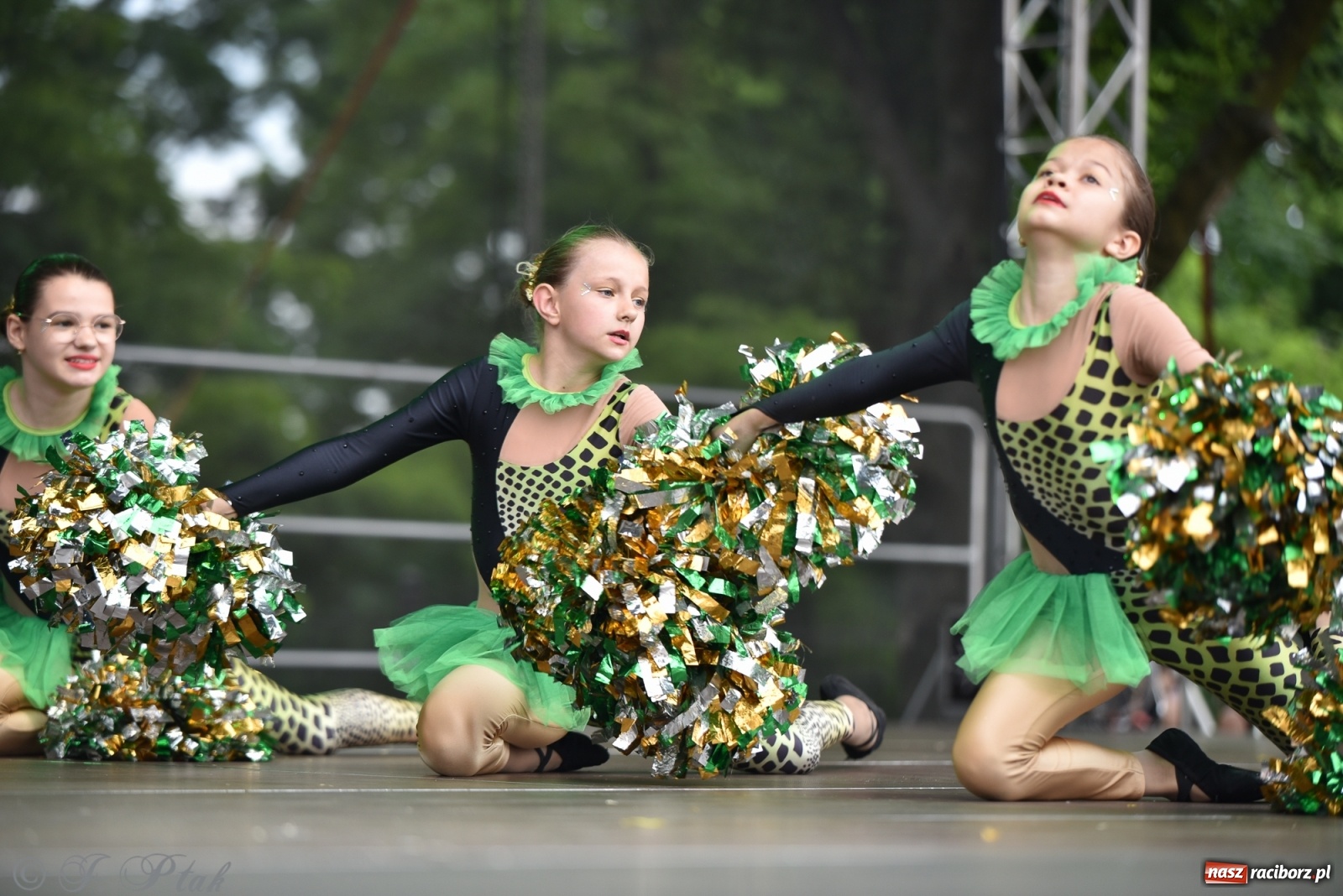 Zdjęcie w galerii na portalu naszraciborz.pl: I Ogólnopolski Mażoretkowy Zawrót Głowy Racibórz 2021 wiadomości z regionu