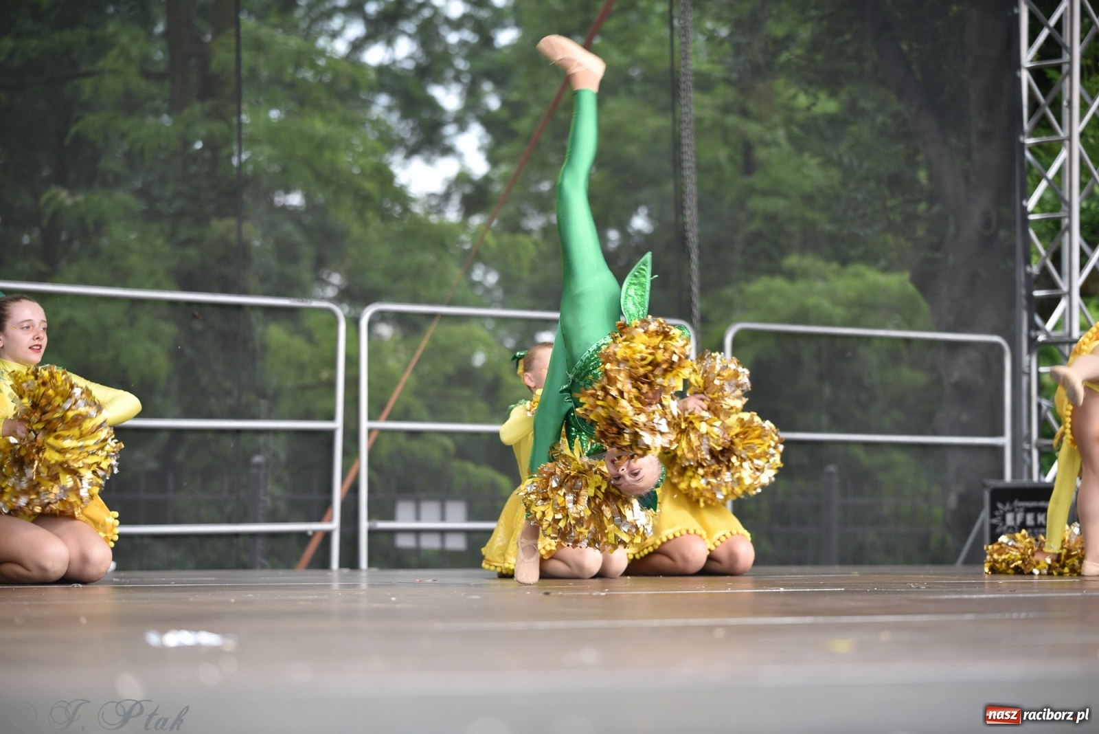 Zdjęcie w galerii na portalu naszraciborz.pl: I Ogólnopolski Mażoretkowy Zawrót Głowy Racibórz 2021 wiadomości z regionu