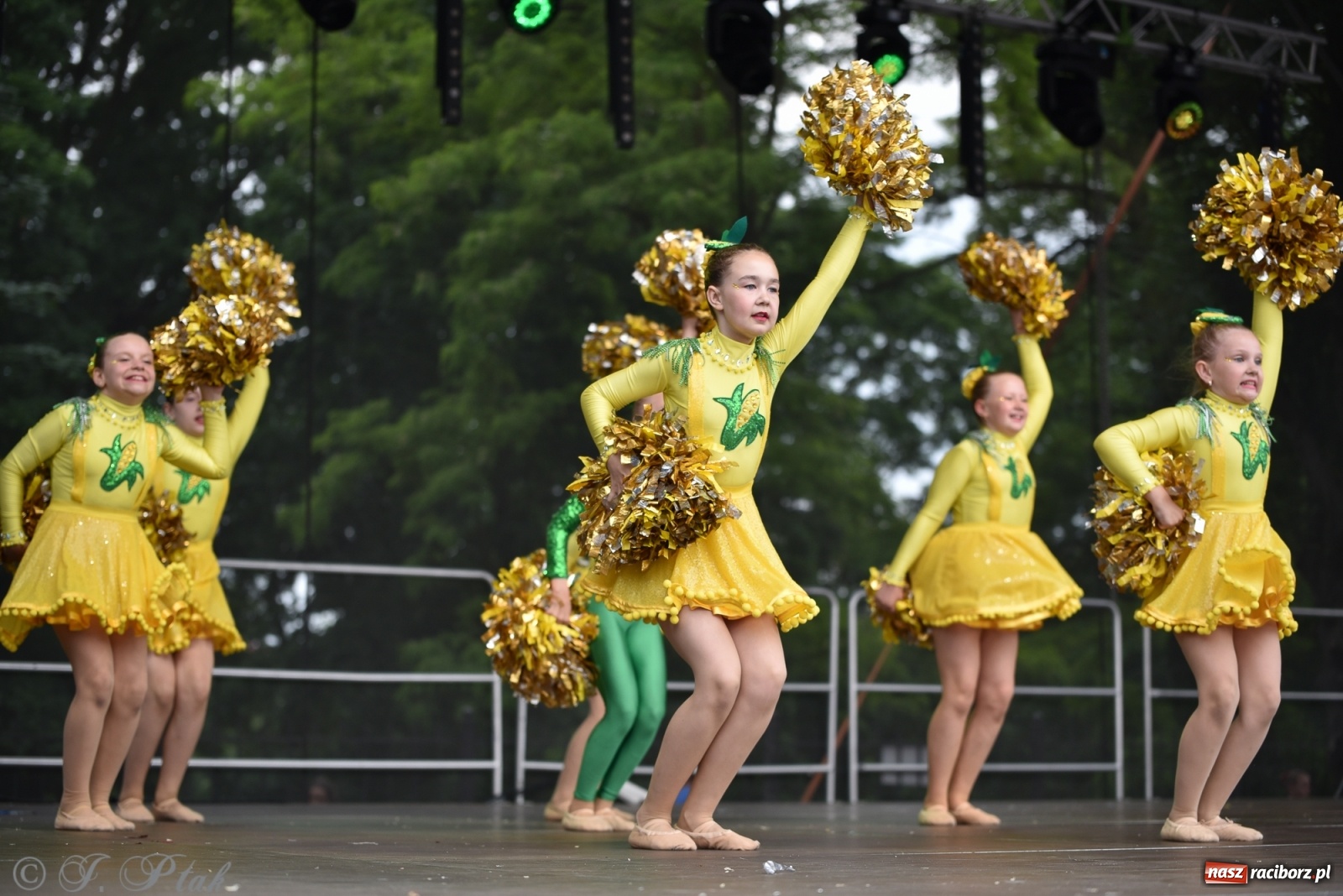 Zdjęcie w galerii na portalu naszraciborz.pl: I Ogólnopolski Mażoretkowy Zawrót Głowy Racibórz 2021 wiadomości z regionu