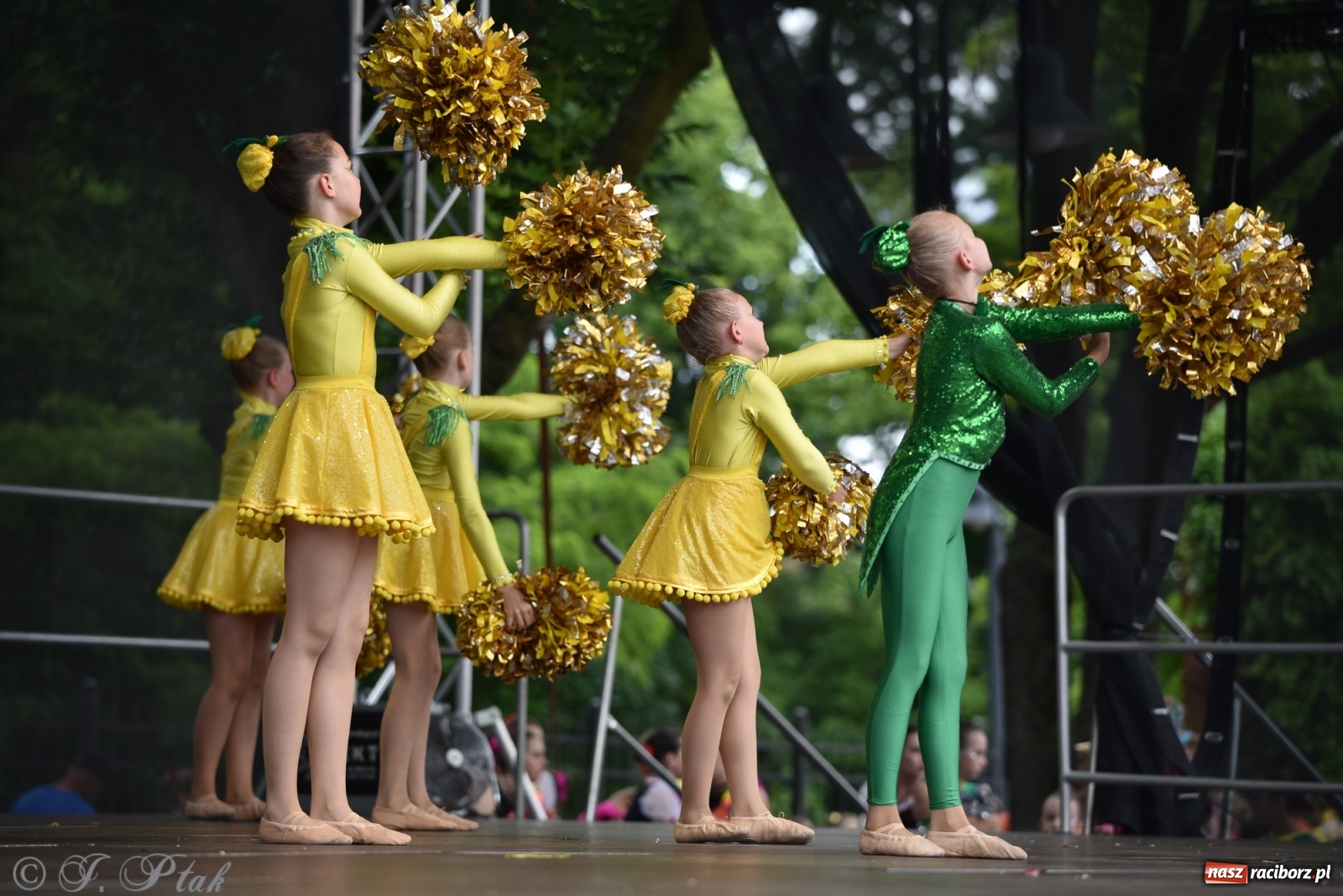 Zdjęcie w galerii na portalu naszraciborz.pl: I Ogólnopolski Mażoretkowy Zawrót Głowy Racibórz 2021 wiadomości z regionu