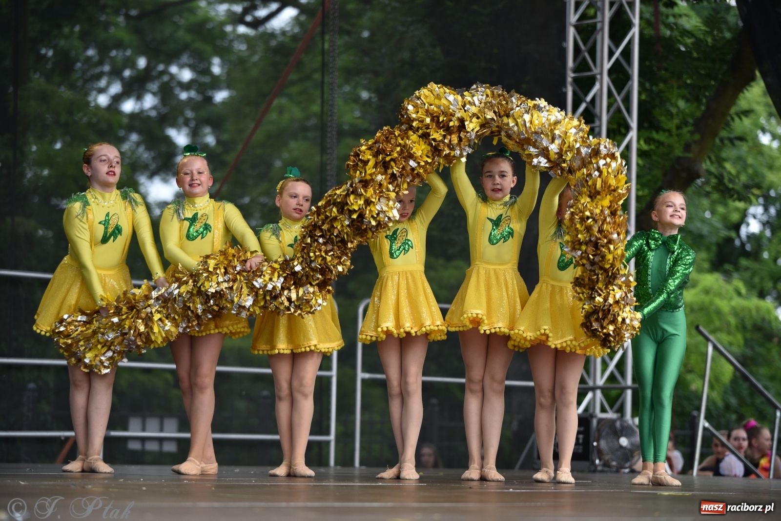 Zdjęcie w galerii na portalu naszraciborz.pl: I Ogólnopolski Mażoretkowy Zawrót Głowy Racibórz 2021 wiadomości z regionu