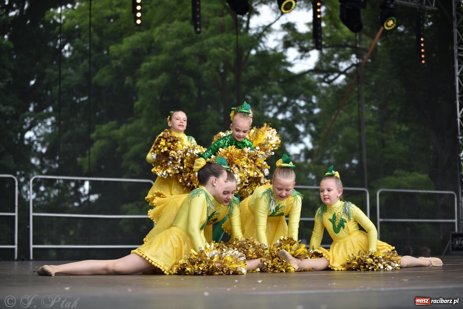 Zdjęcie w galerii na portalu naszraciborz.pl: I Ogólnopolski Mażoretkowy Zawrót Głowy Racibórz 2021 wiadomości z regionu