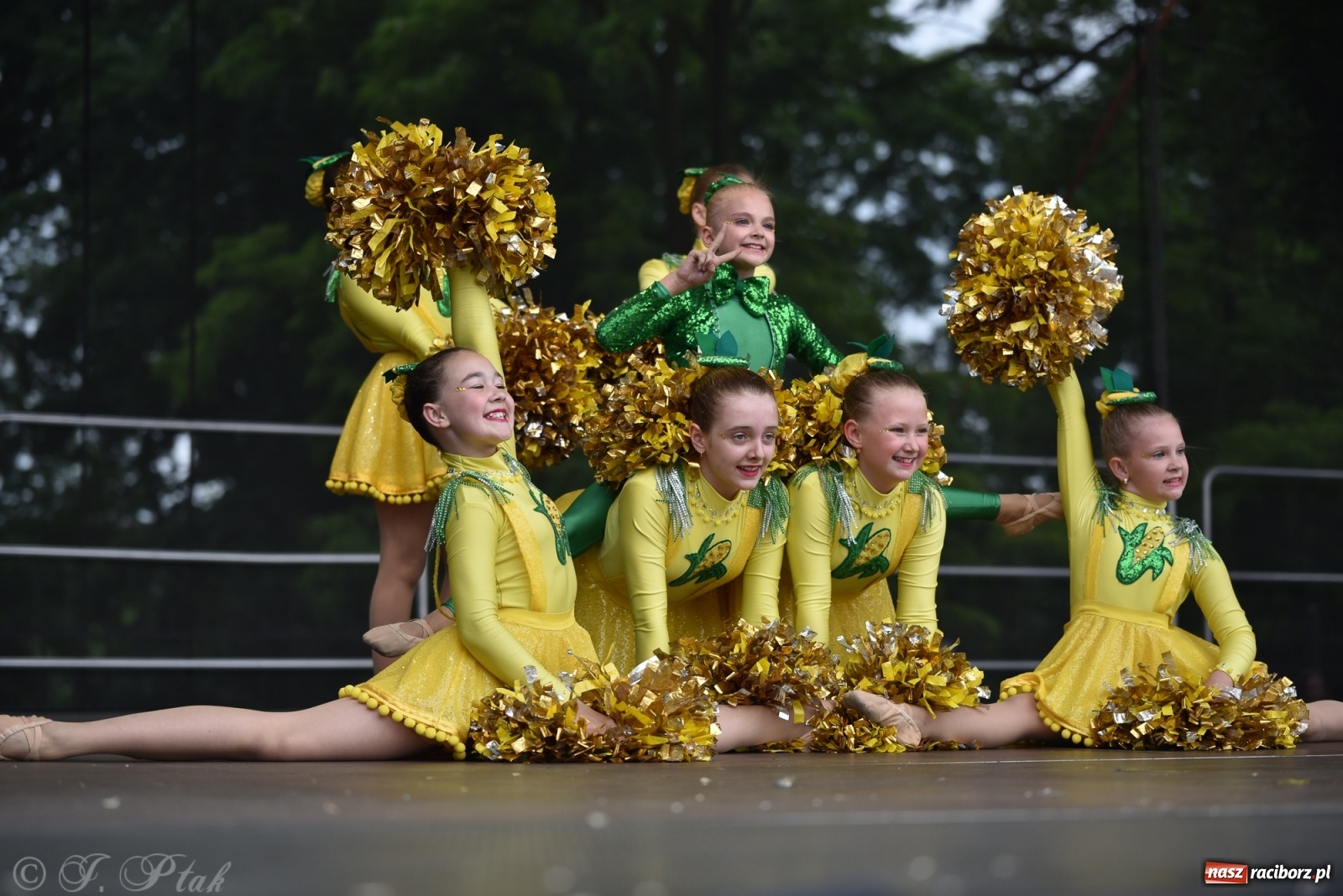 Zdjęcie w galerii na portalu naszraciborz.pl: I Ogólnopolski Mażoretkowy Zawrót Głowy Racibórz 2021 wiadomości z regionu