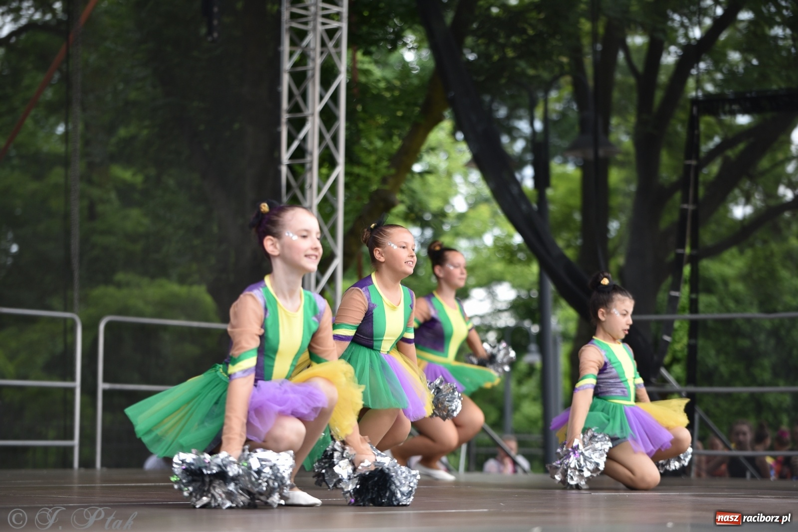 Zdjęcie w galerii na portalu naszraciborz.pl: I Ogólnopolski Mażoretkowy Zawrót Głowy Racibórz 2021 wiadomości z regionu