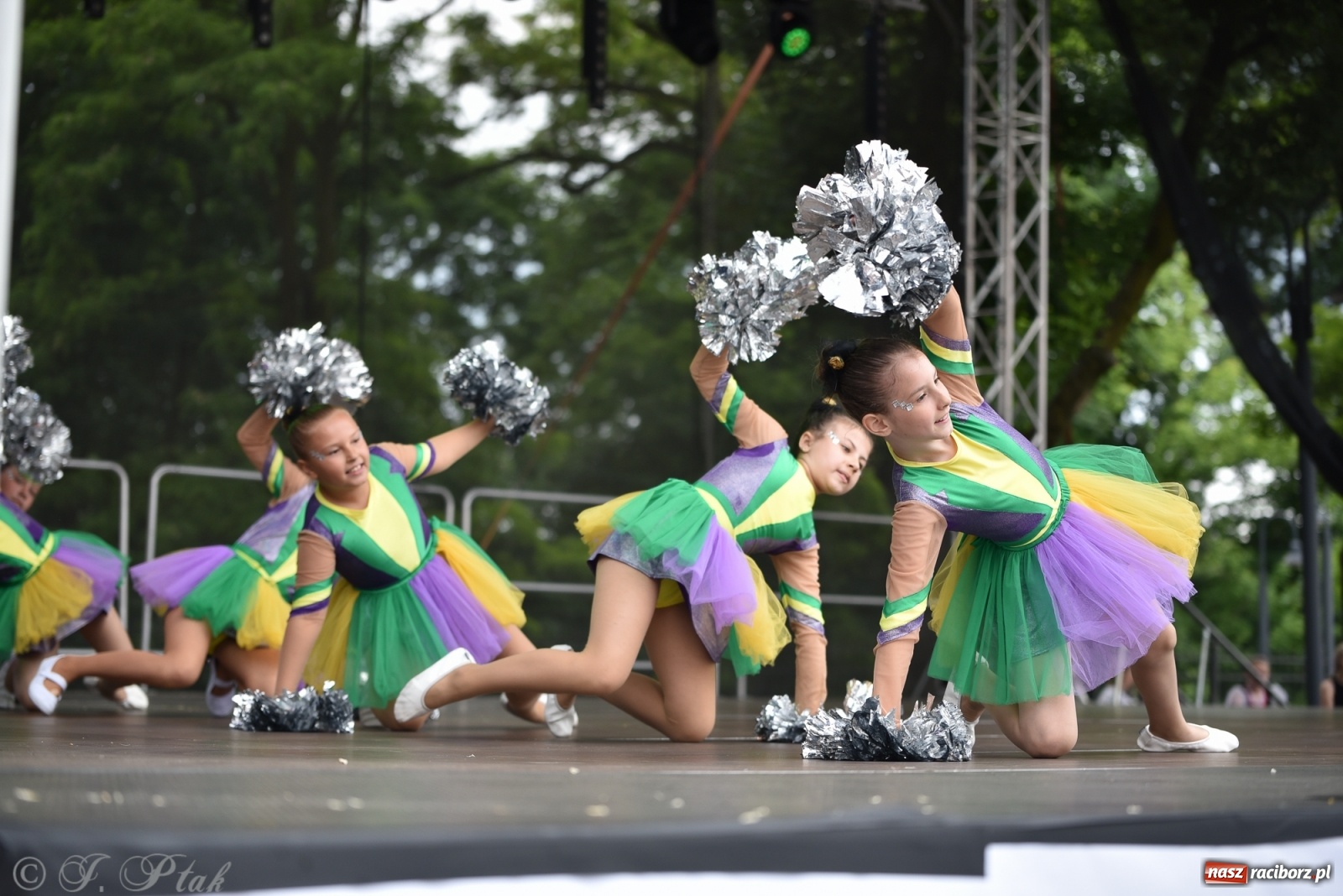 Zdjęcie w galerii na portalu naszraciborz.pl: I Ogólnopolski Mażoretkowy Zawrót Głowy Racibórz 2021 wiadomości z regionu