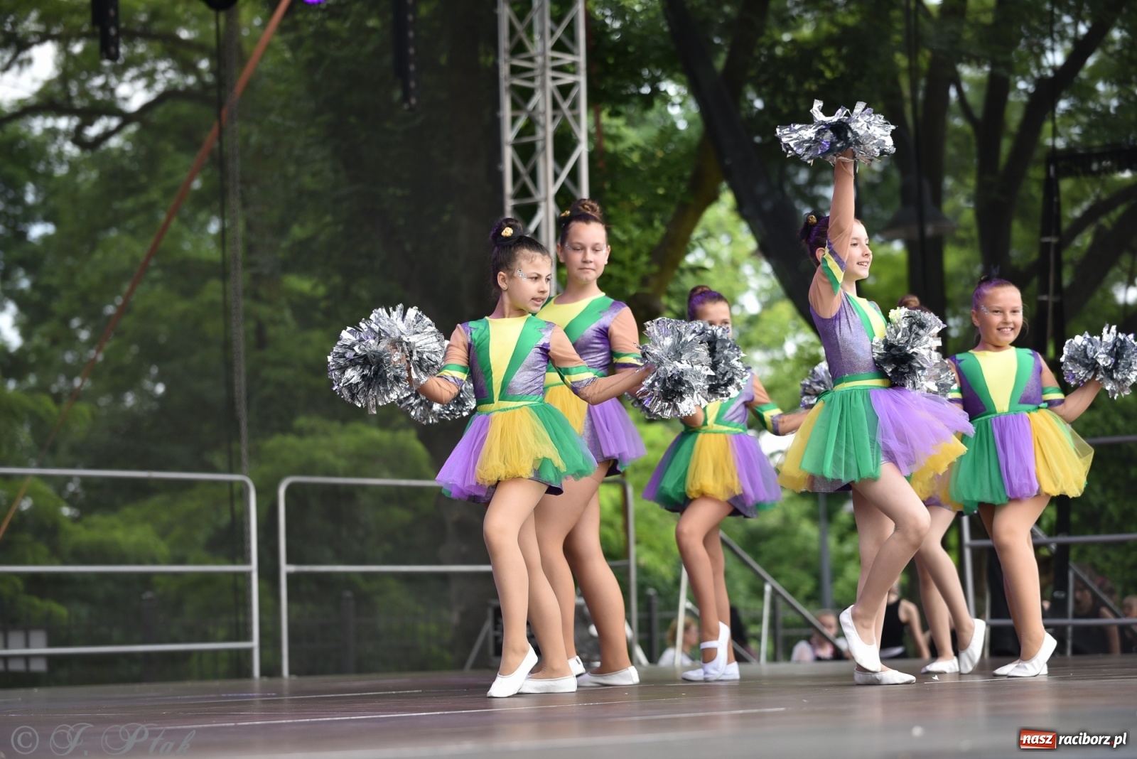 Zdjęcie w galerii na portalu naszraciborz.pl: I Ogólnopolski Mażoretkowy Zawrót Głowy Racibórz 2021 wiadomości z regionu